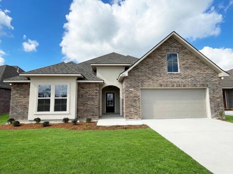 Homes For Sale - 453 Rue Des Affaires<br/> Houma, LA 70364