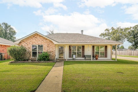 Homes For Sale - 400 Louis Dr<br/> Houma, LA 70360