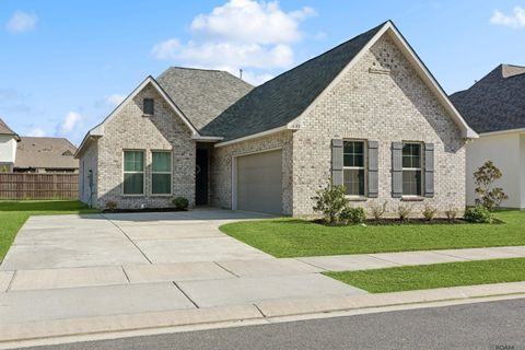 Homes For Sale - 1833 Marshall Jones Sr Ave<br/> Zachary, LA 70791