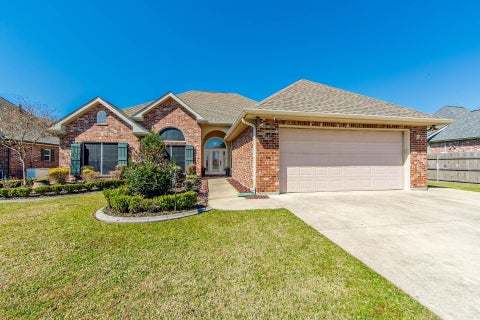 Homes For Sale - 182 Lansdown Drive<br/> Houma, LA 70360