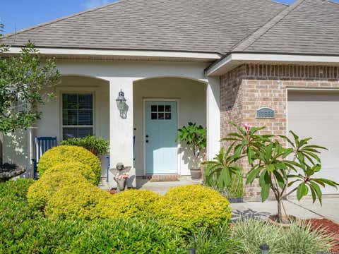 Homes For Sale - 17566 Waterloo Dr<br/> Baton Rouge, LA 70817