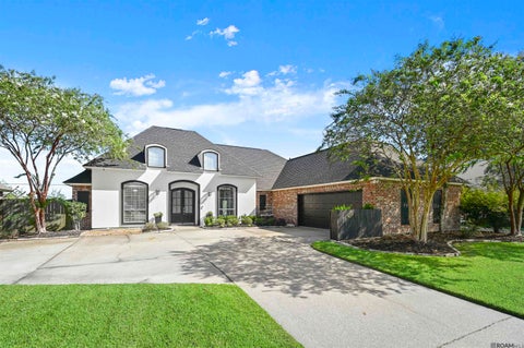 Homes For Sale - 39398 Lakeland Ave<br/> Prairieville, LA 70769