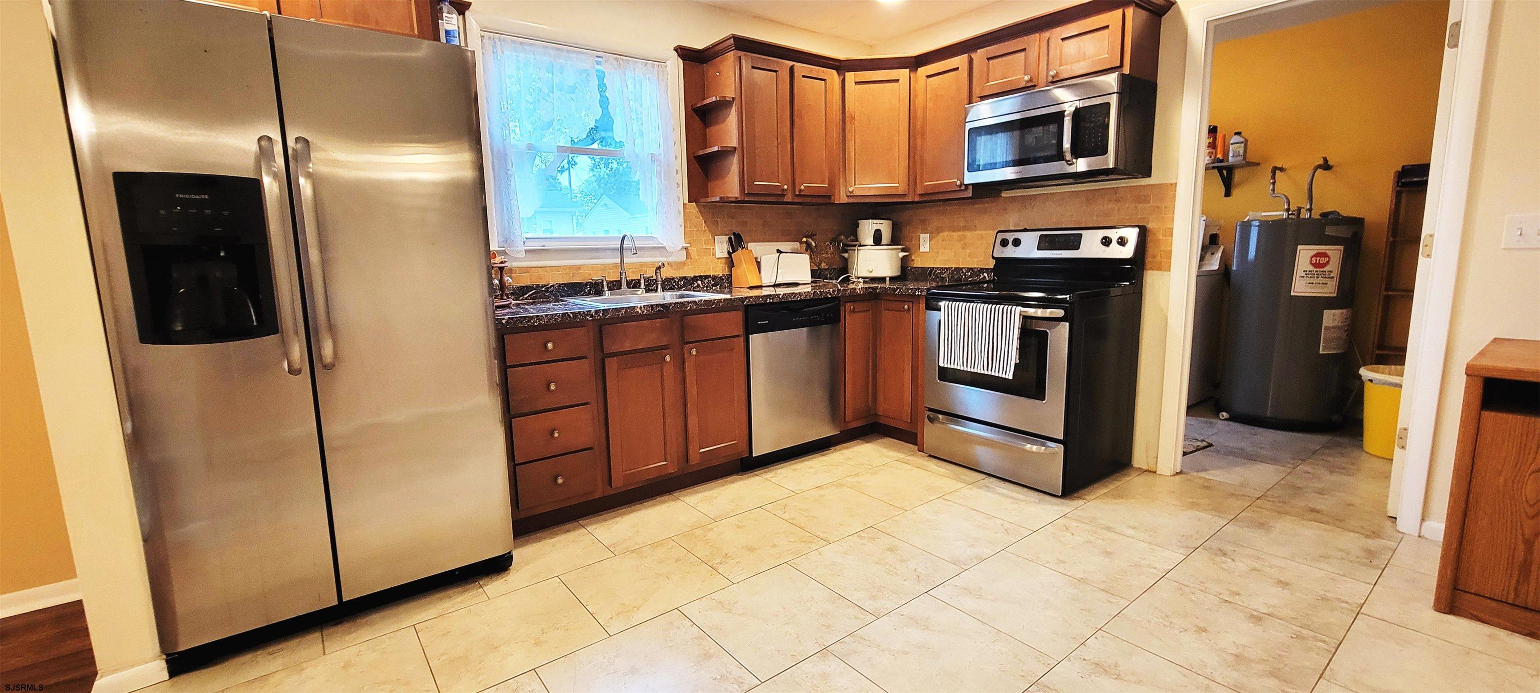 Northfield, New Jersey 08225, United States, 3 Bedrooms Bedrooms, ,2 BathroomsBathrooms,Residential,Active,194536