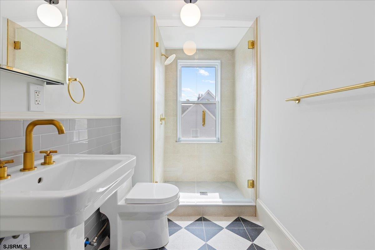 Ventnor, New Jersey 08406, United States, 8 Bedrooms Bedrooms, ,5 BathroomsBathrooms,Residential,Active,19415