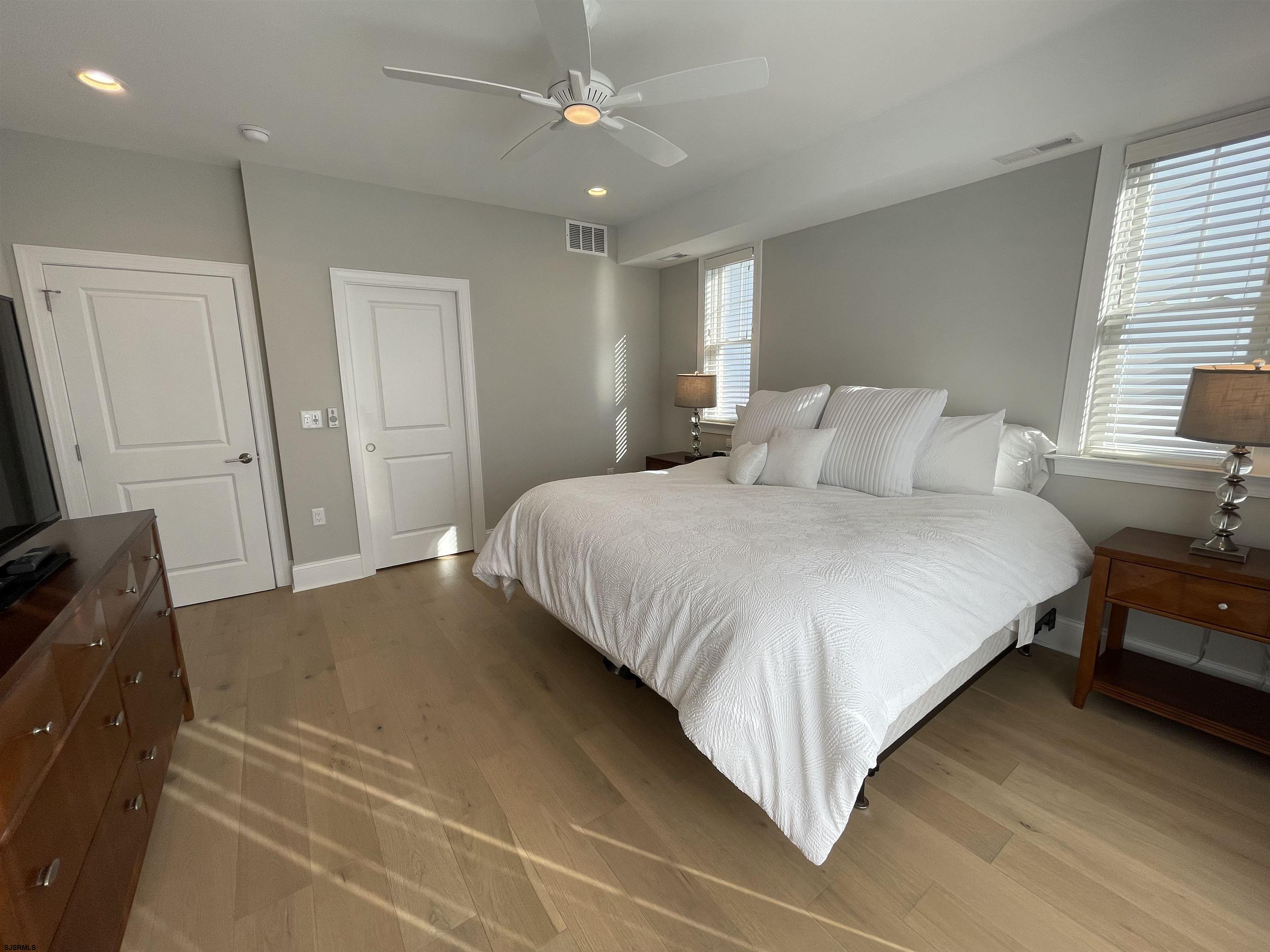 Margate, New Jersey 08402, United States, 5 Bedrooms Bedrooms, ,5 BathroomsBathrooms,Residential,Active,33181