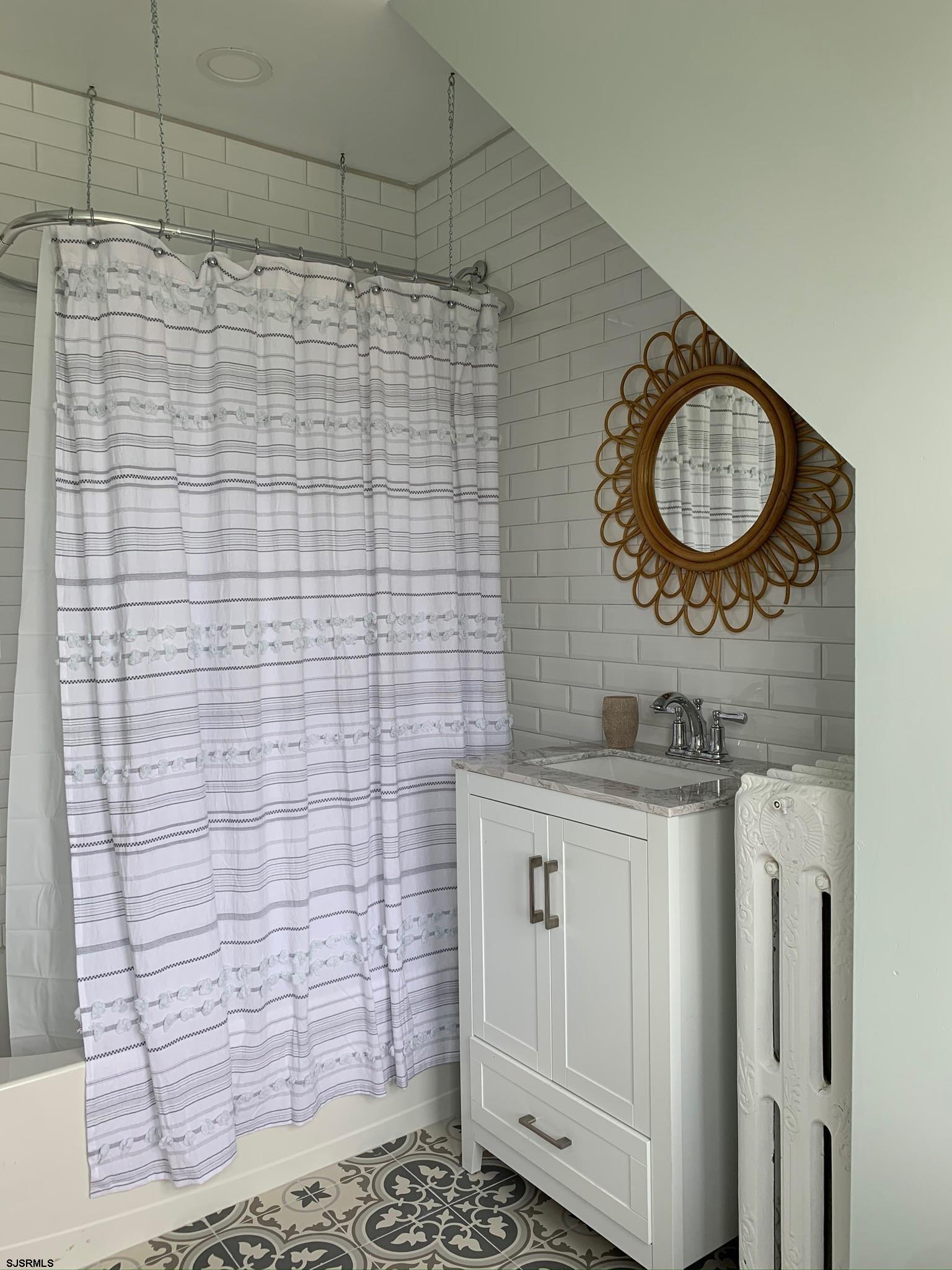 Ventnor, New Jersey 08406, United States, 7 Bedrooms Bedrooms, ,5 BathroomsBathrooms,Residential,Active,76730