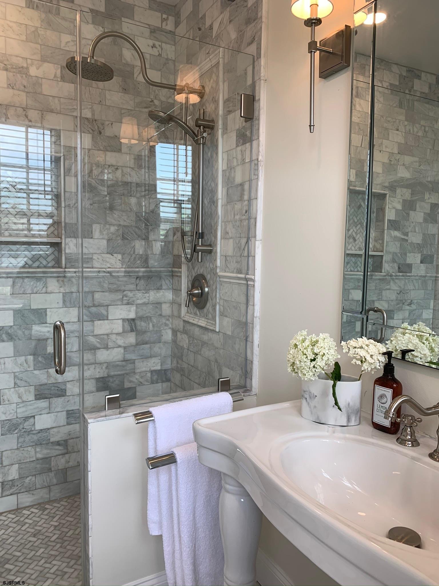 Ventnor, New Jersey 08406, United States, 7 Bedrooms Bedrooms, ,5 BathroomsBathrooms,Residential,Active,76730