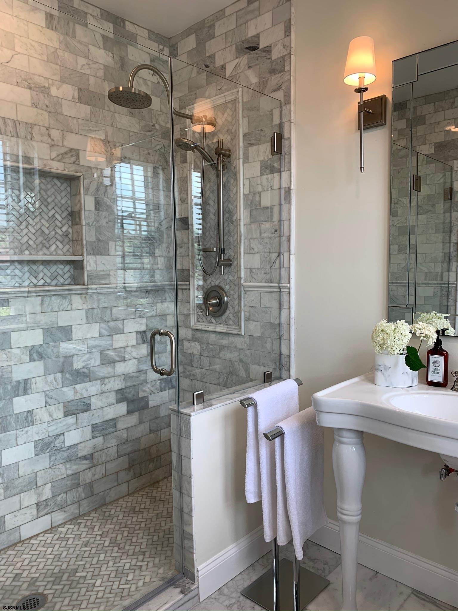 Ventnor, New Jersey 08406, United States, 7 Bedrooms Bedrooms, ,5 BathroomsBathrooms,Residential,Active,76730