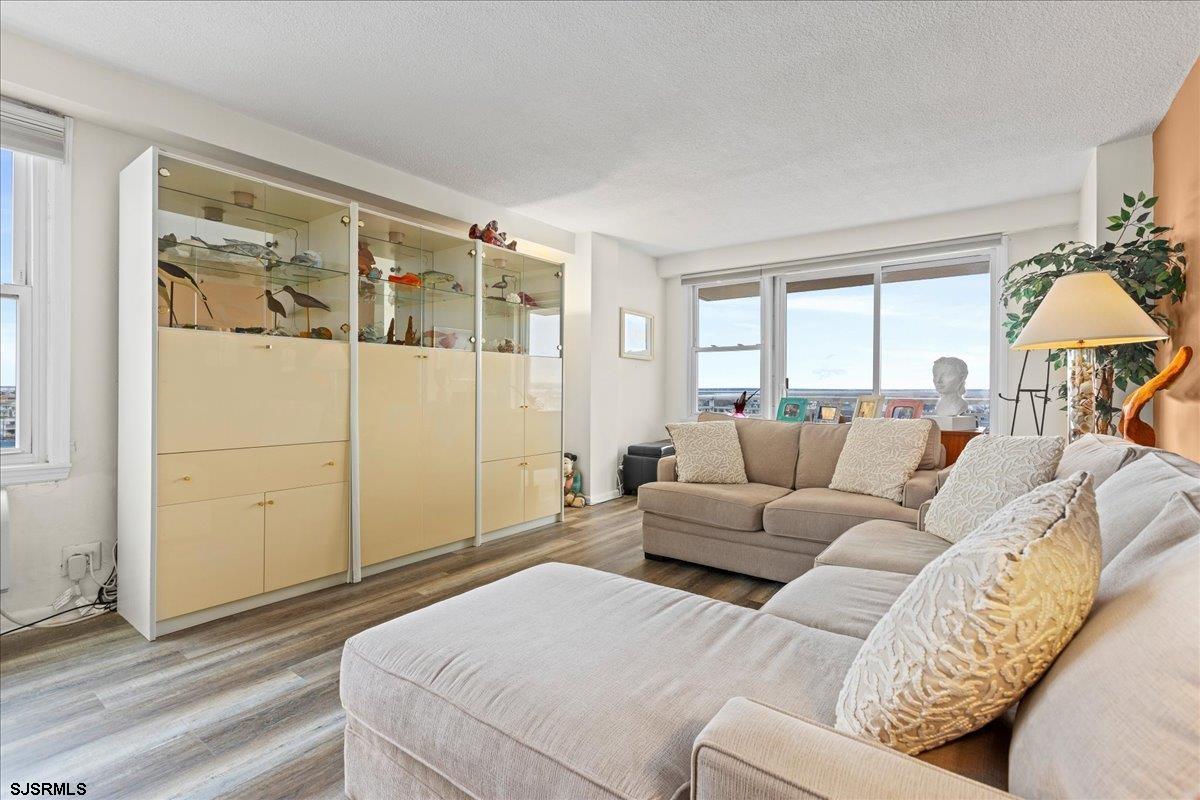 Margate, New Jersey 08402, United States, 2 Bedrooms Bedrooms, ,2 BathroomsBathrooms,Residential,Active,20895