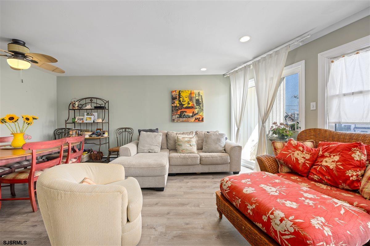 2707 Ventnor