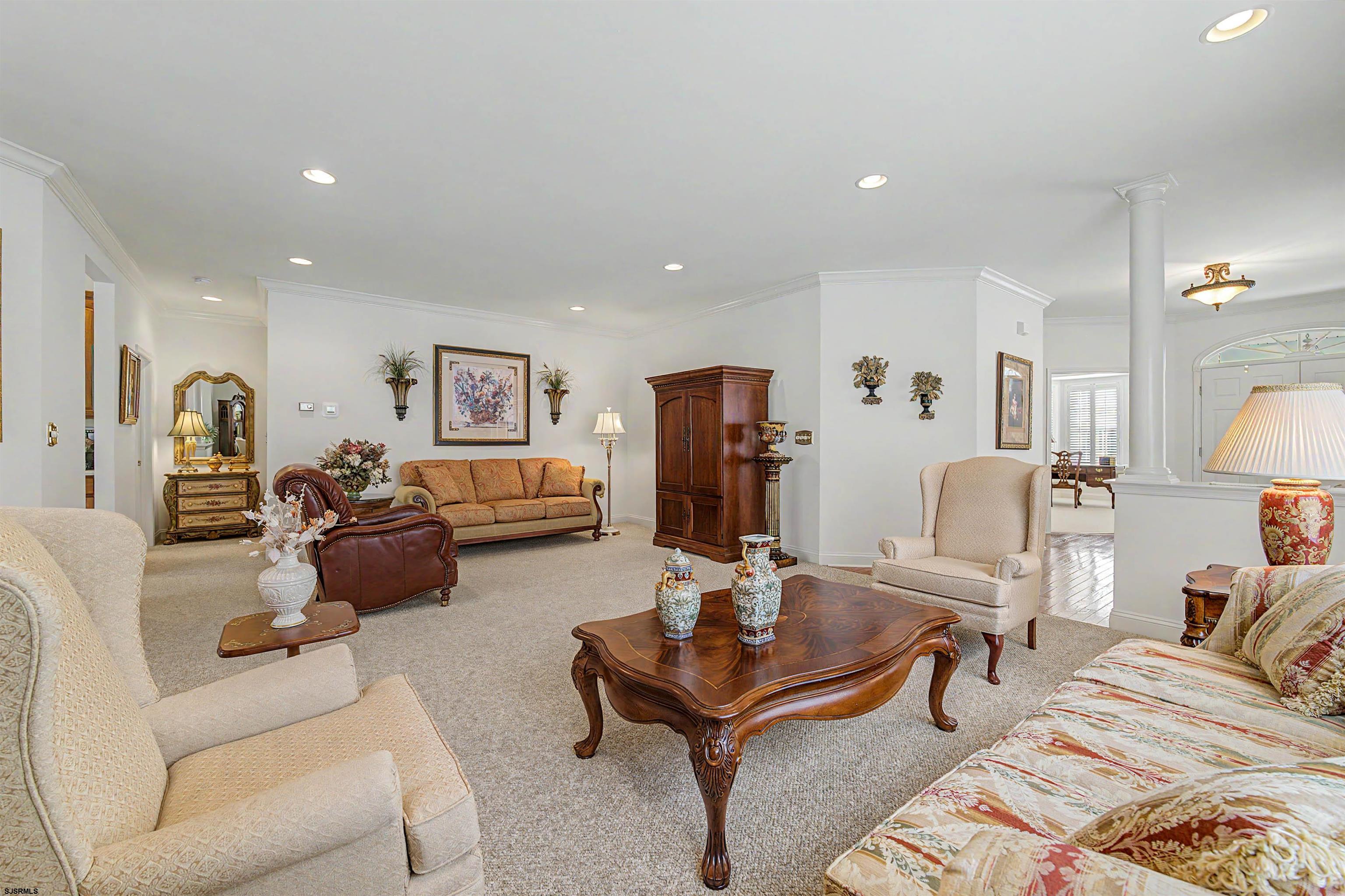 102 Oxford Ct