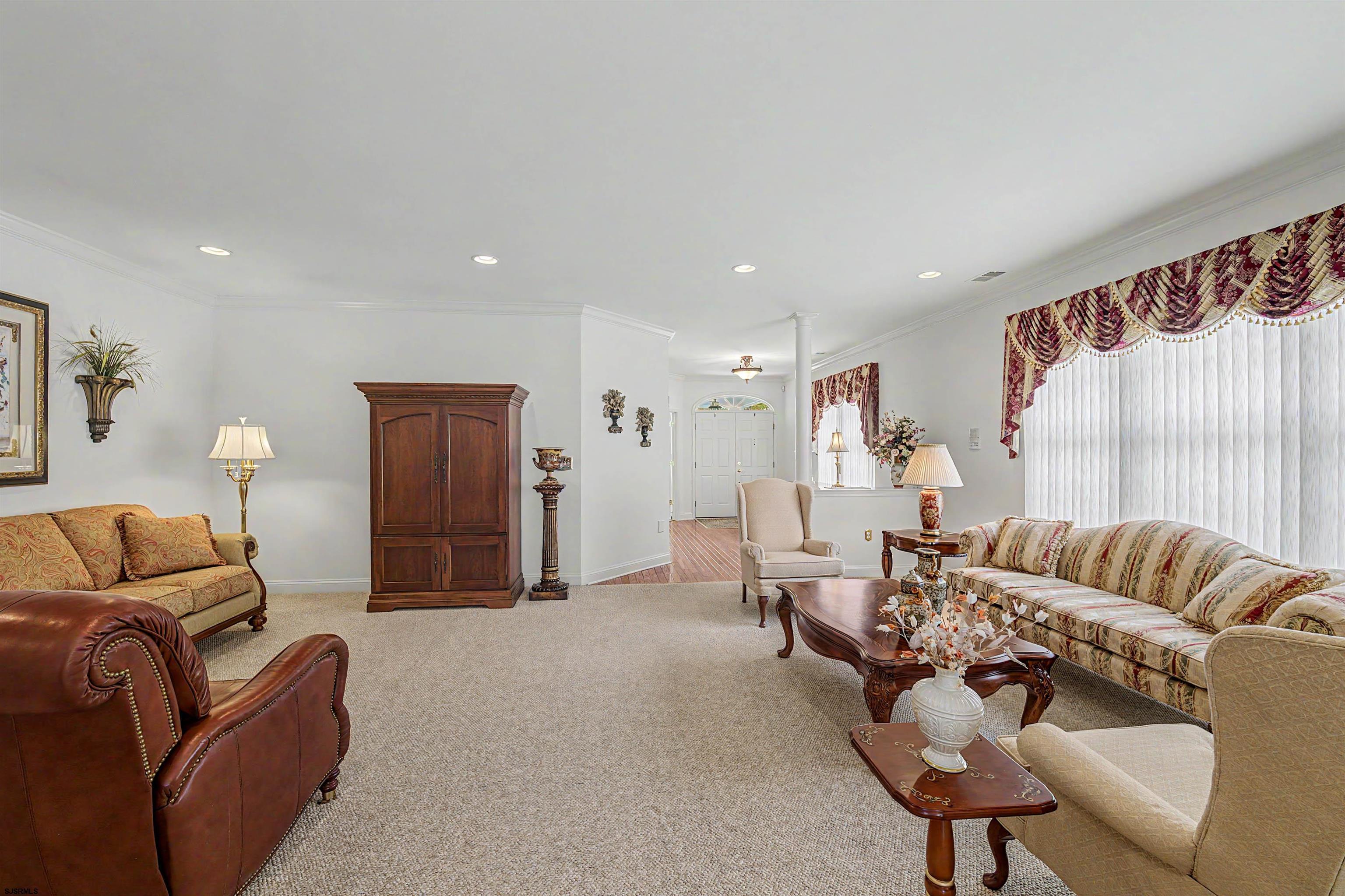 102 Oxford Ct