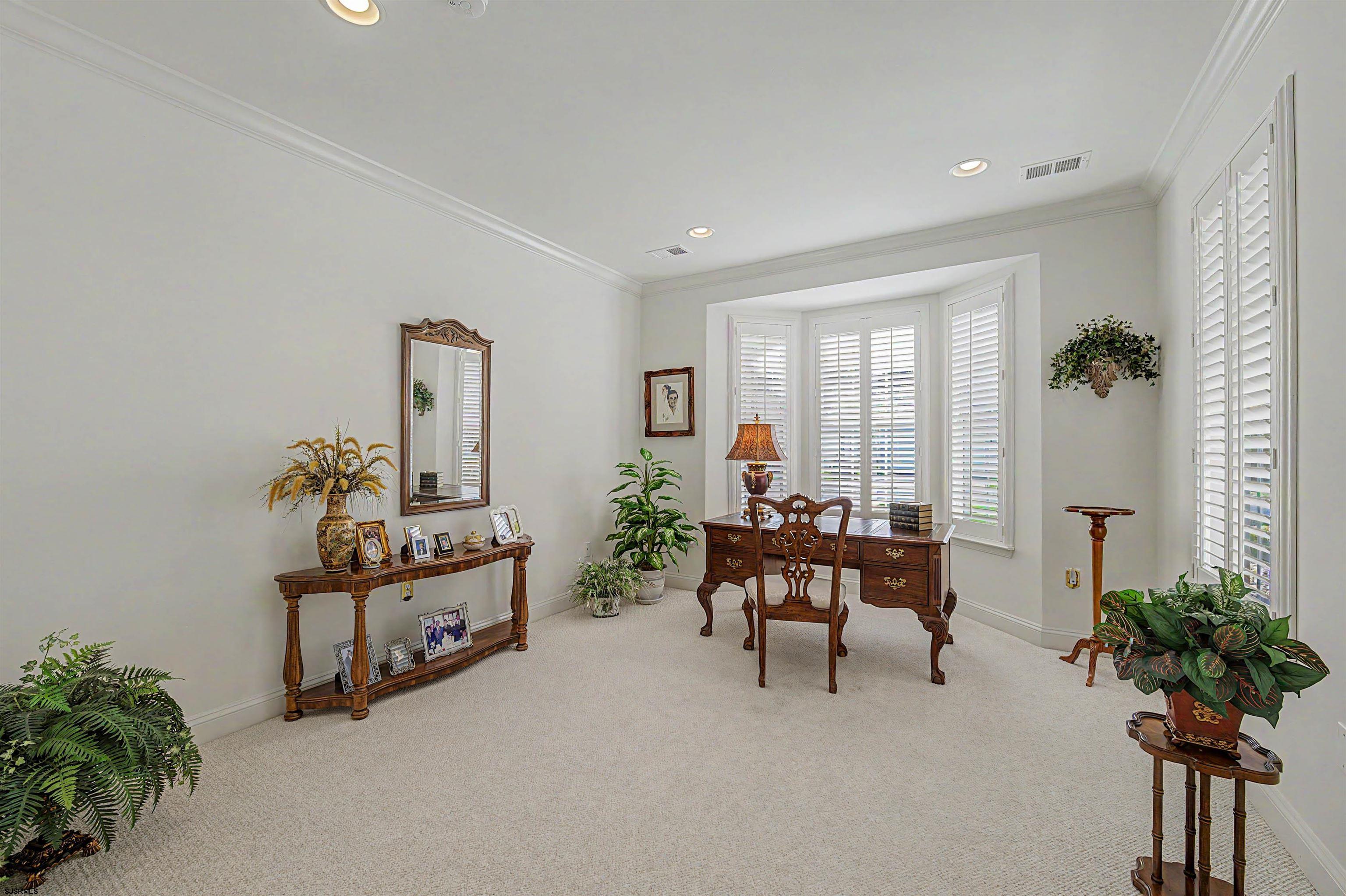 102 Oxford Ct