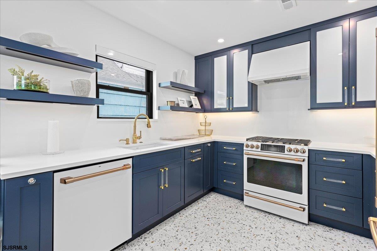 Margate, New Jersey 08402, United States, 4 Bedrooms Bedrooms, ,3 BathroomsBathrooms,Residential,Active,103614