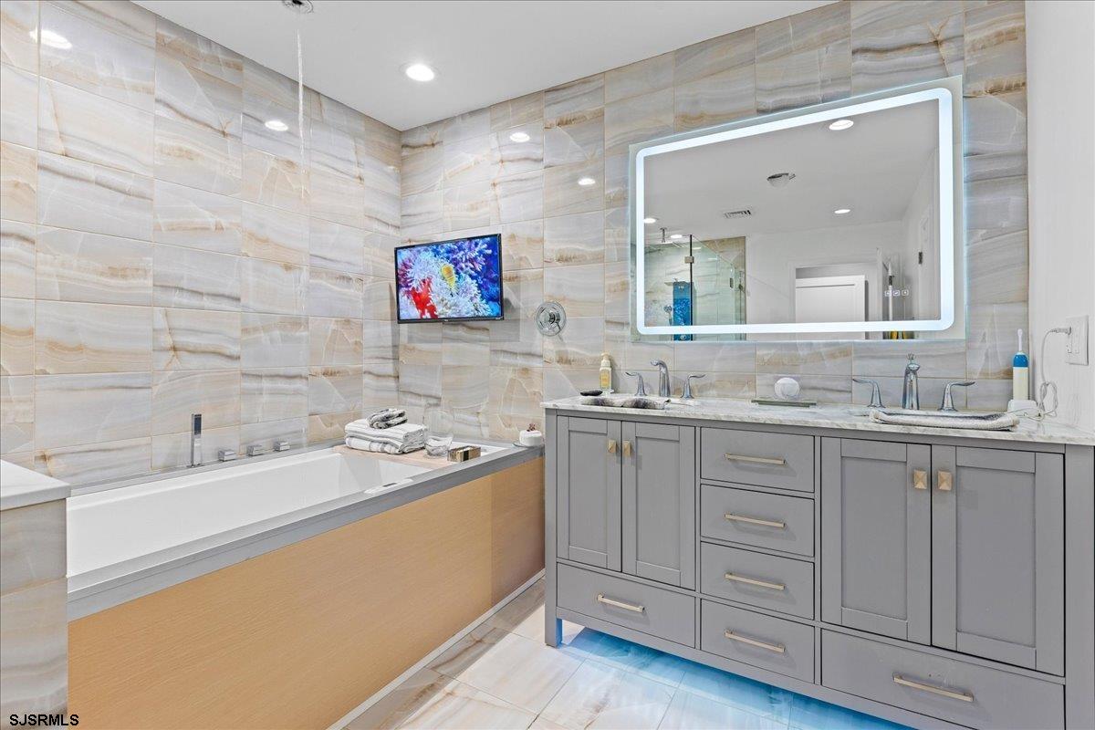 Ventnor, New Jersey 08406, United States, 6 Bedrooms Bedrooms, ,5 BathroomsBathrooms,Residential,Active,41457