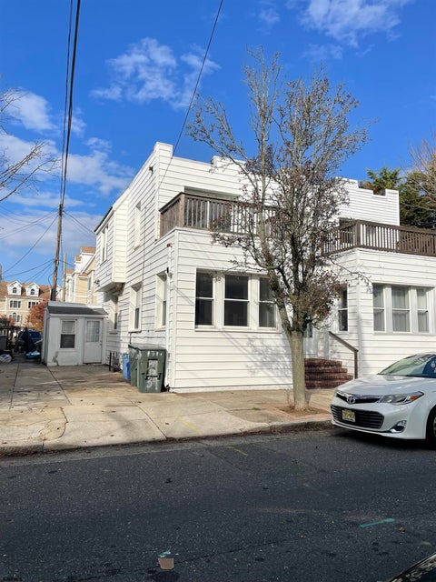 Homes For Rent - 3917 Winchester Ave<br/> Atlantic City, NJ 08401
