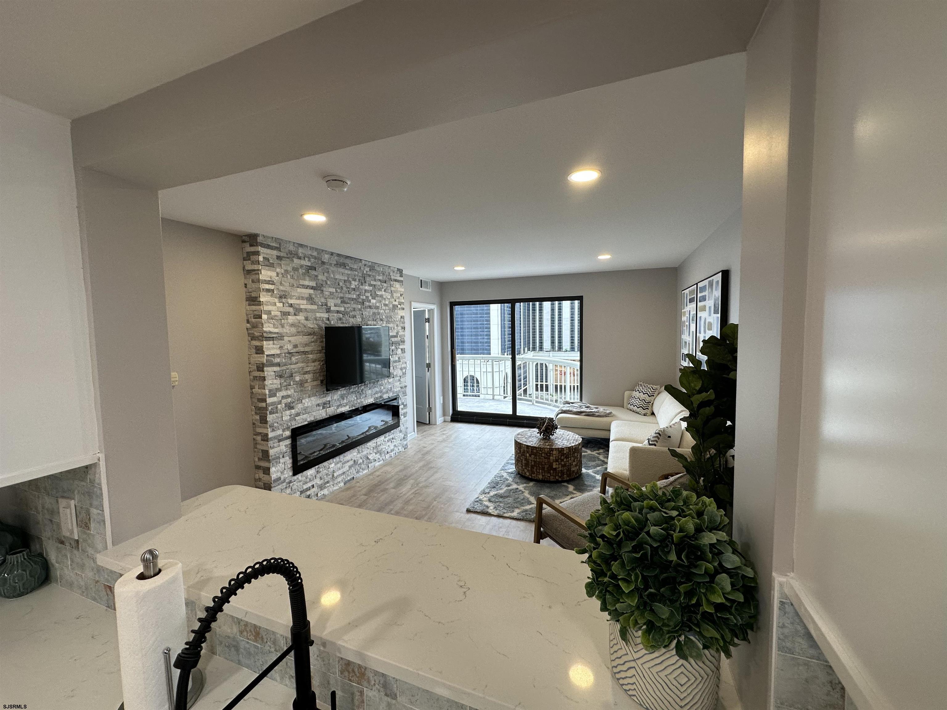 Atlantic City, New Jersey 08401, United States, 2 Bedrooms Bedrooms, ,2 BathroomsBathrooms,Residential,Active,76920