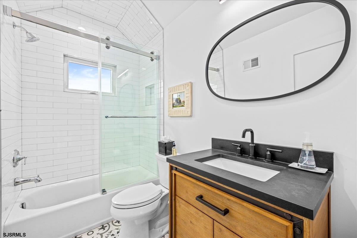 Margate, New Jersey 08402, United States, 6 Bedrooms Bedrooms, ,5 BathroomsBathrooms,Residential,Active,192508