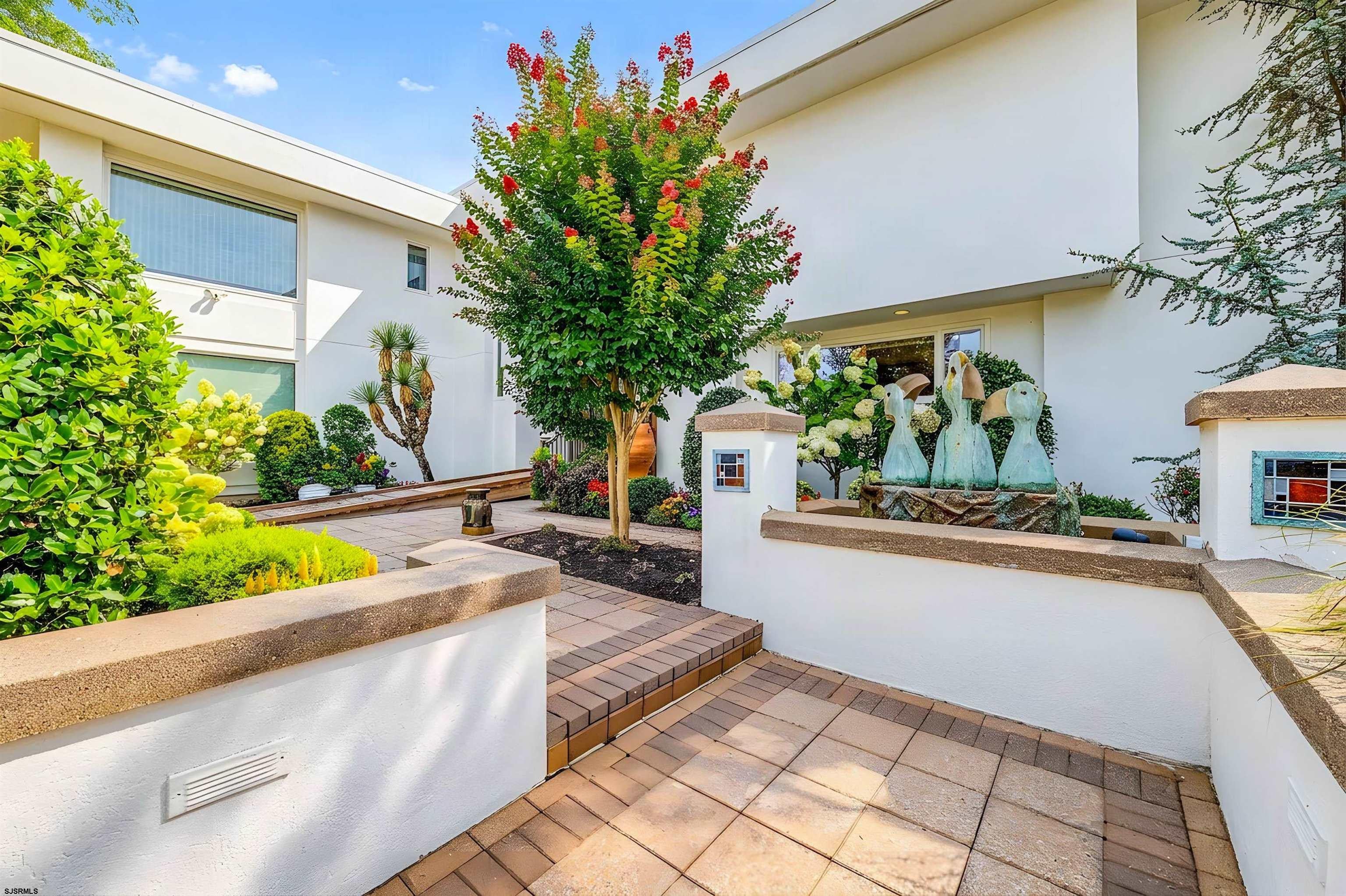 8104 Bayshore Dr