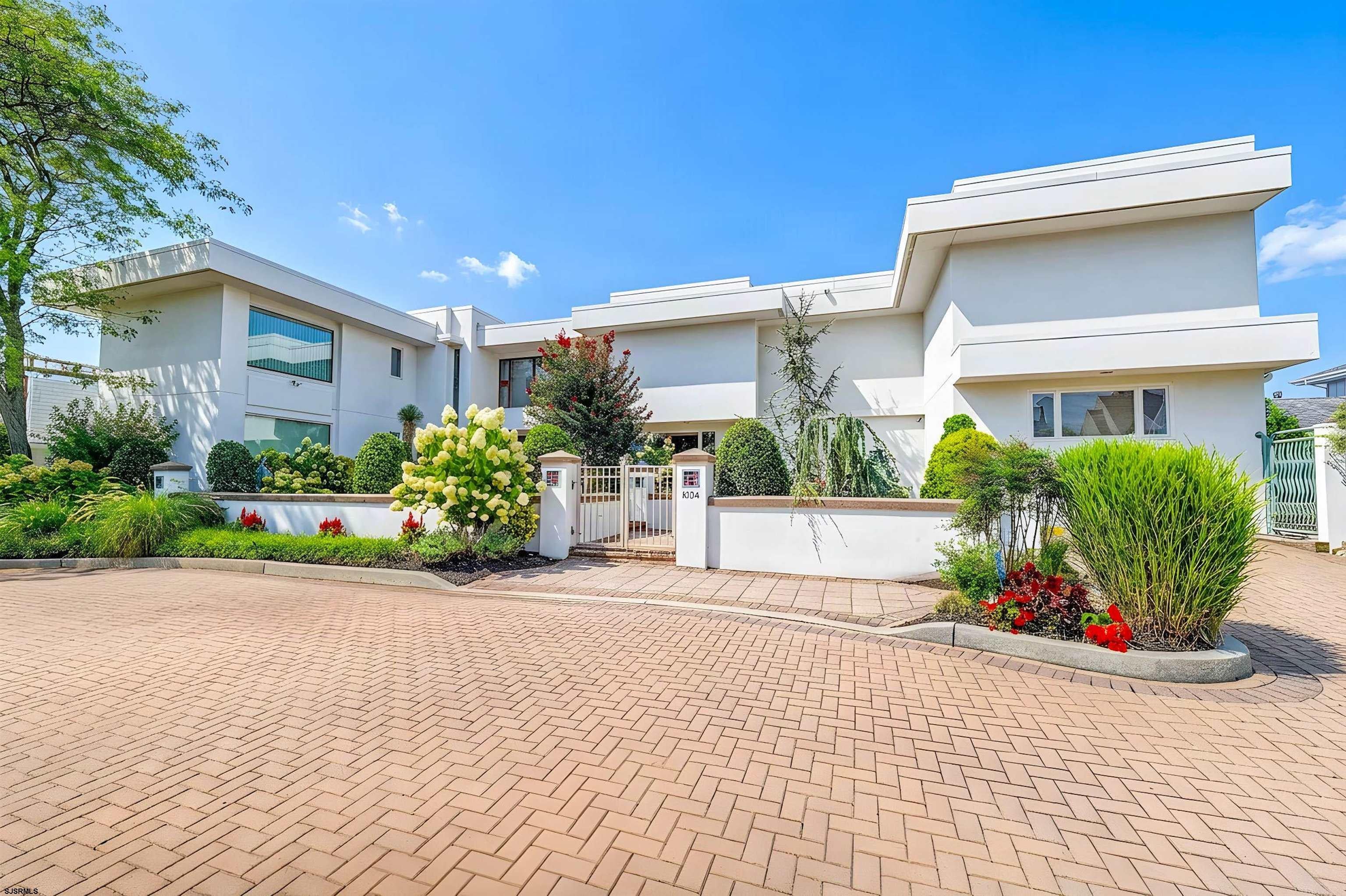 8104 Bayshore Dr