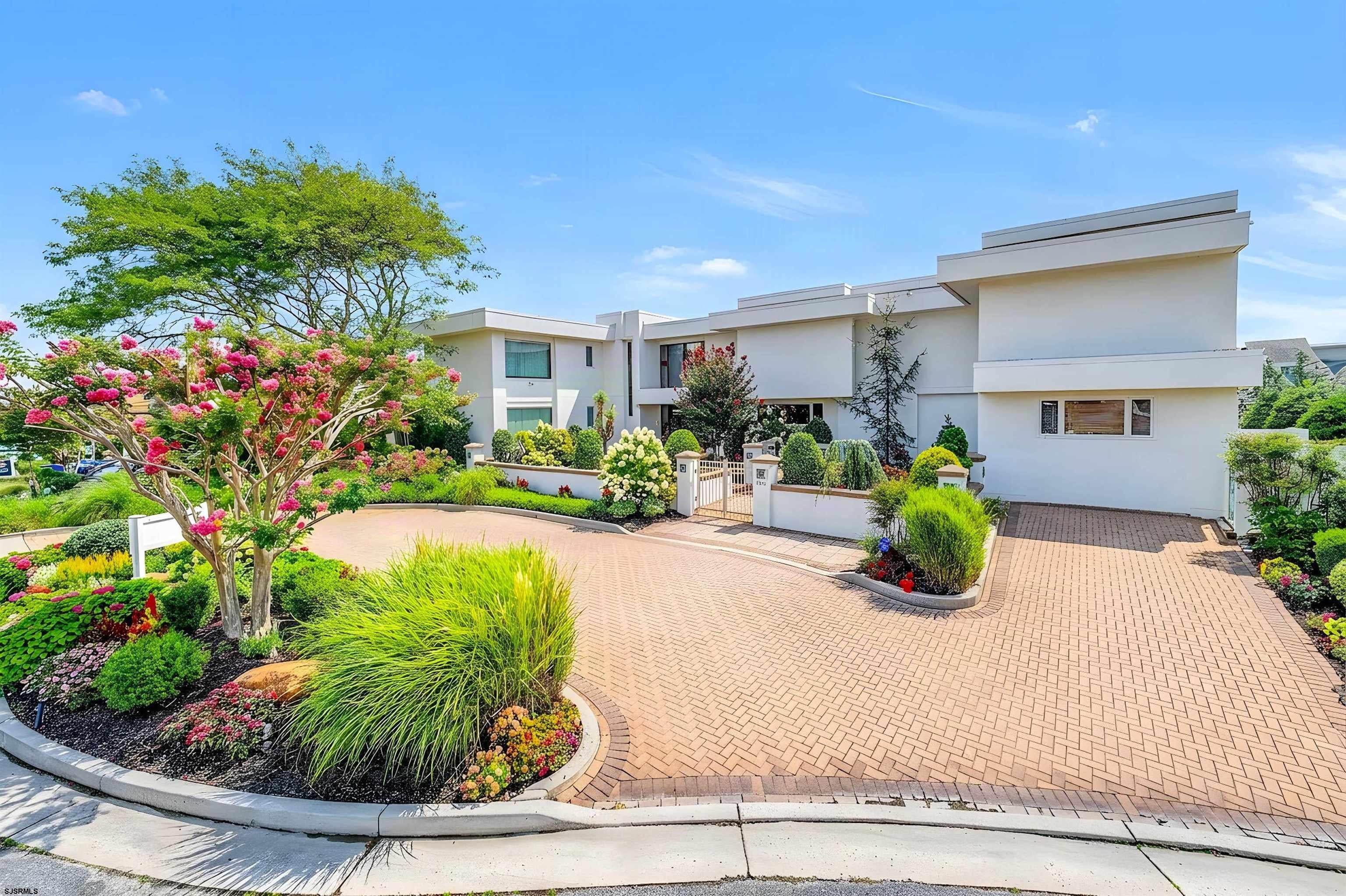 8104 Bayshore Dr