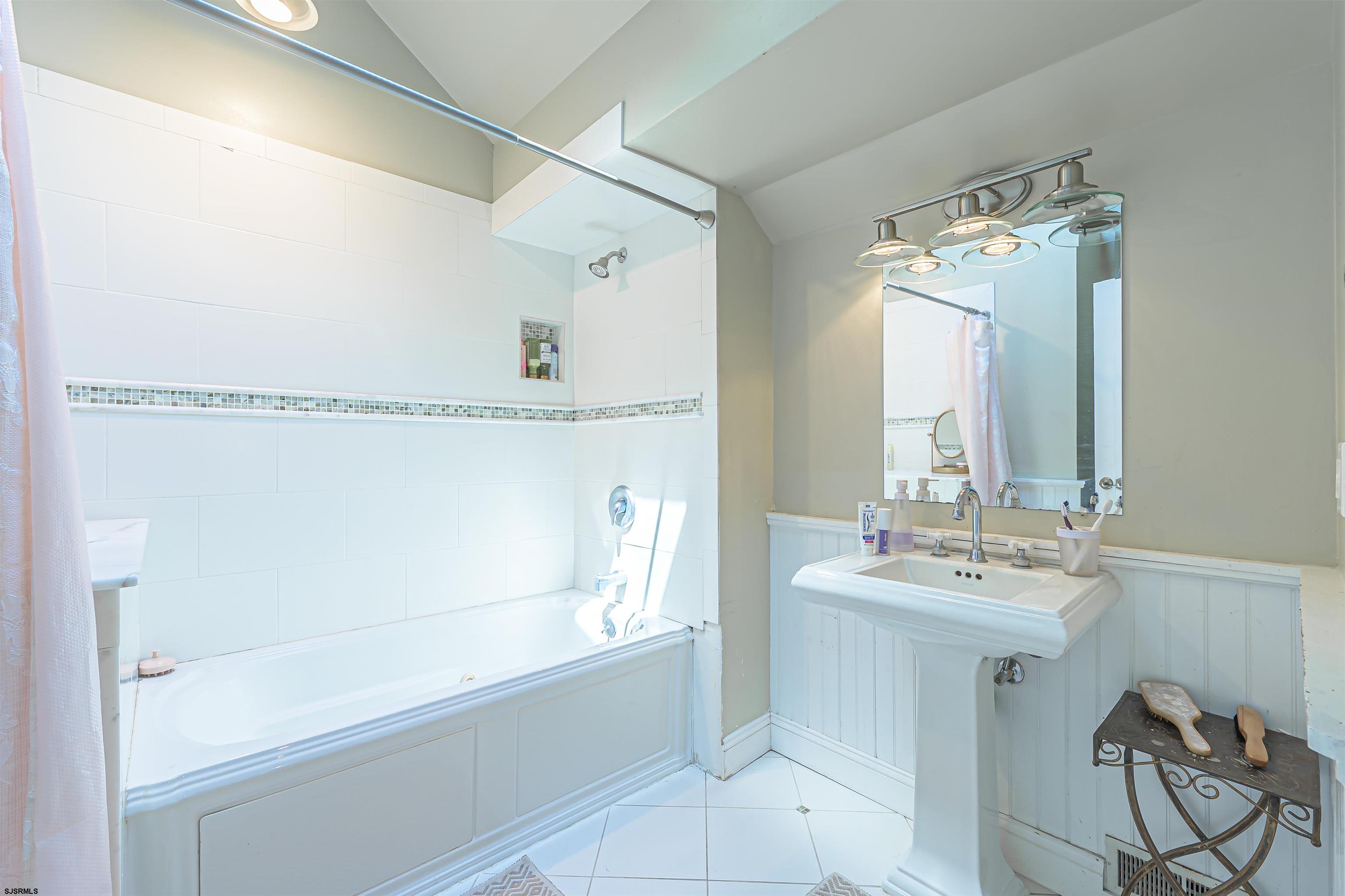 Egg Harbor Township, New Jersey 08234, United States, 4 Bedrooms Bedrooms, ,3 BathroomsBathrooms,Residential,Active,189108