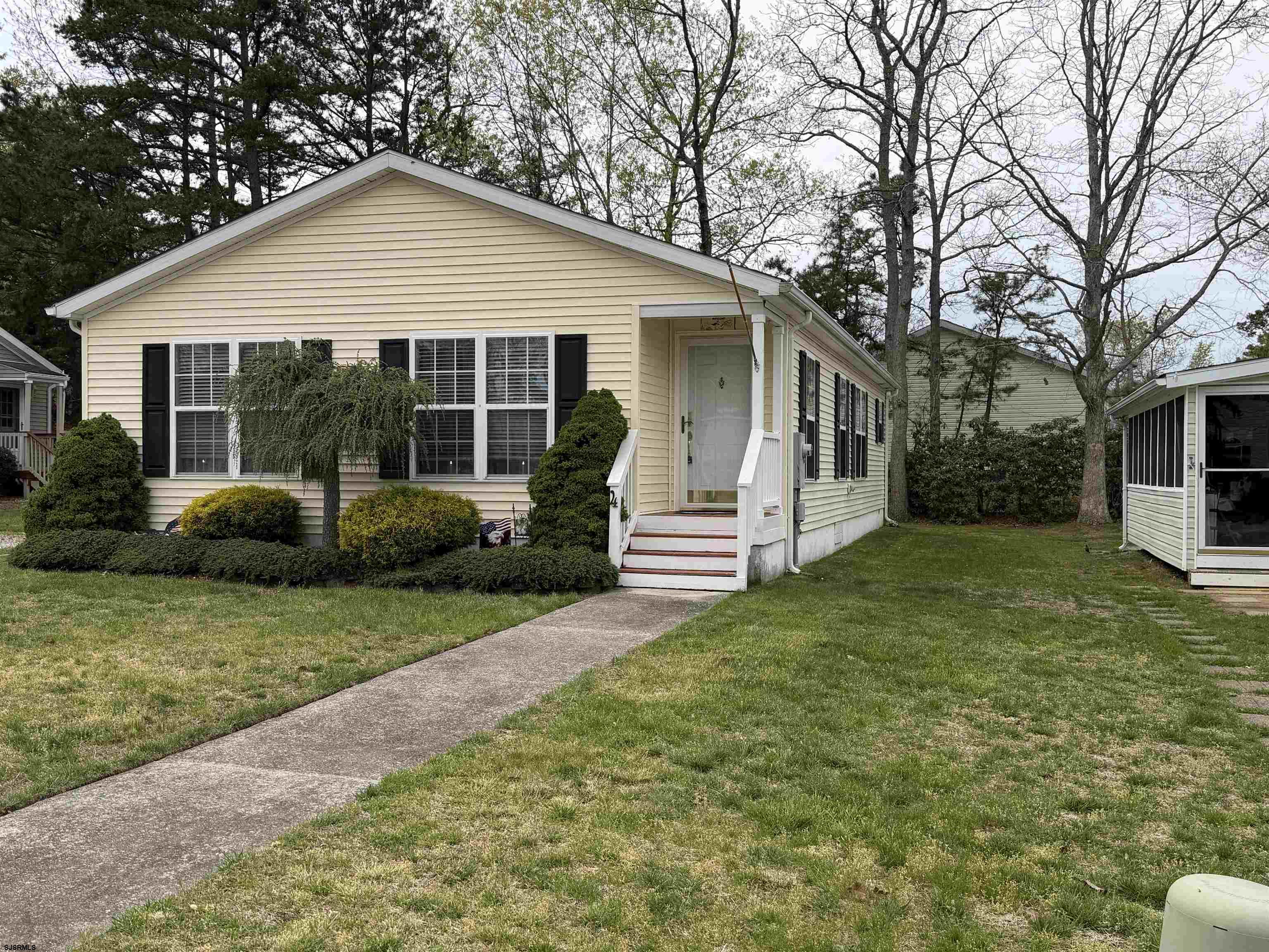 Photo 1 of 30 — 4 Birch Ct, Mays Landing, NJ 08330