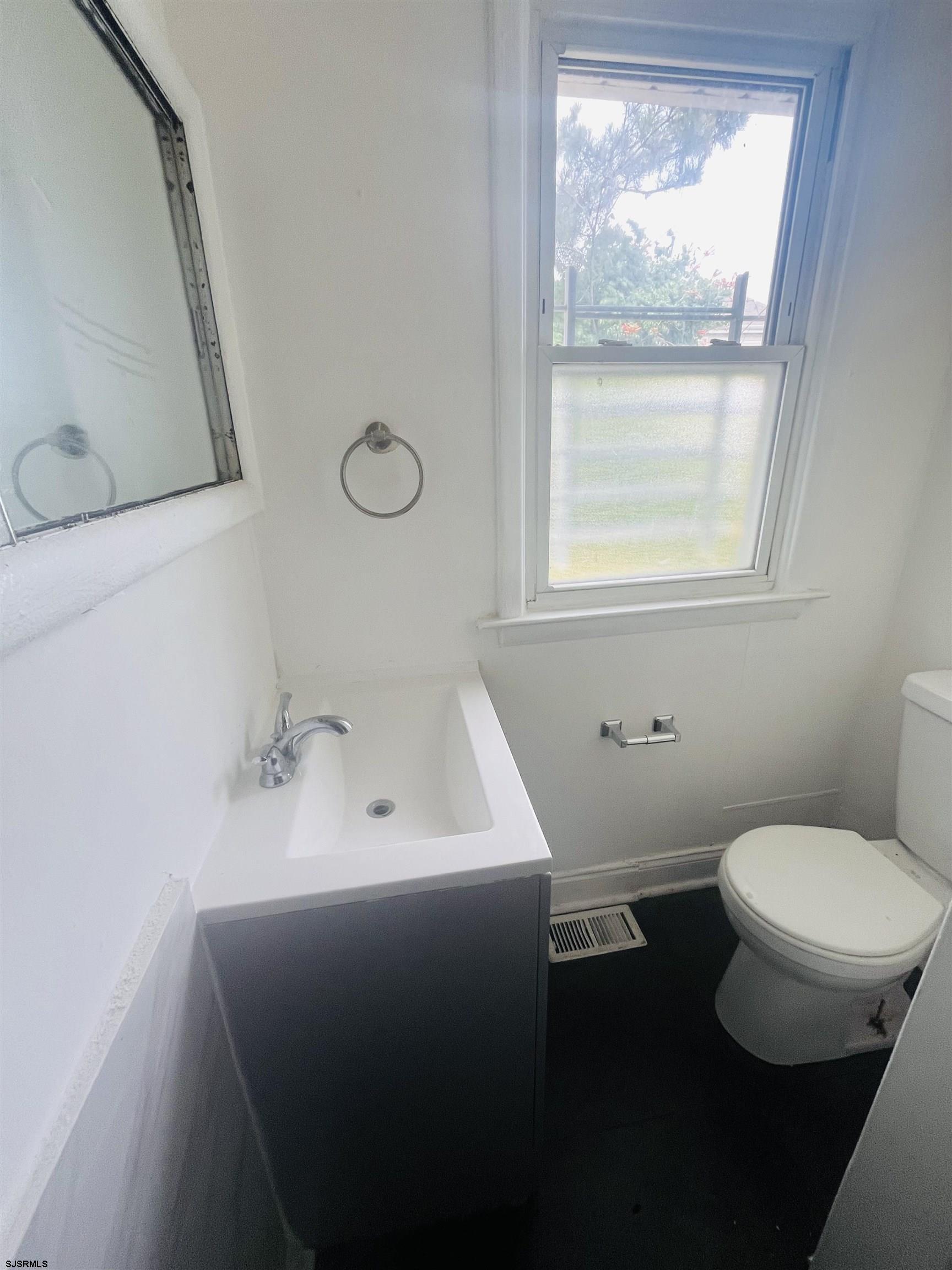 Atlantic City, New Jersey 08401, United States, 3 Bedrooms Bedrooms, ,1 BathroomBathrooms,Residential,Active,184675