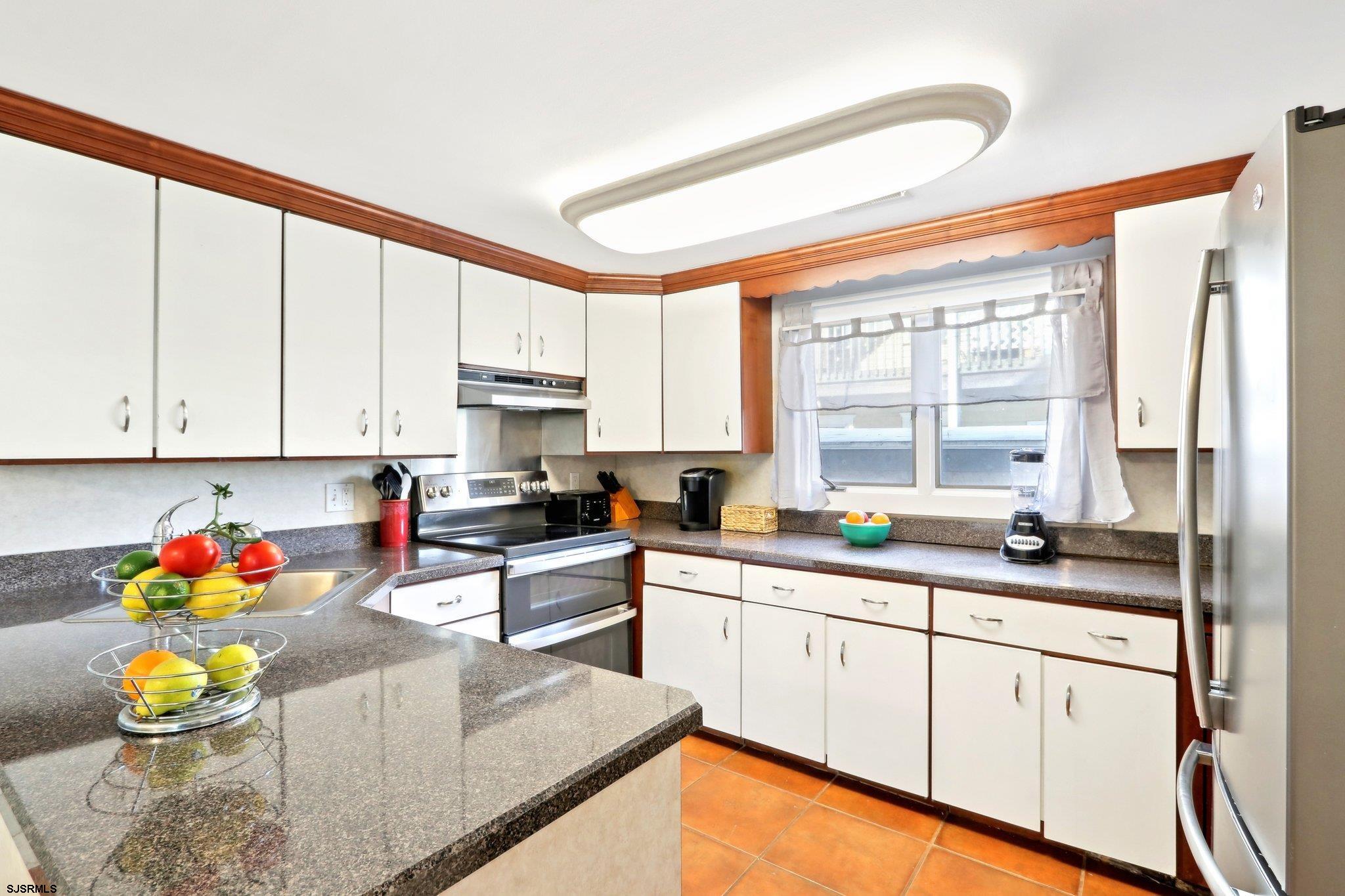 Wildwood, New Jersey 08260, United States, 4 Bedrooms Bedrooms, ,4 BathroomsBathrooms,Residential,Pending,117355