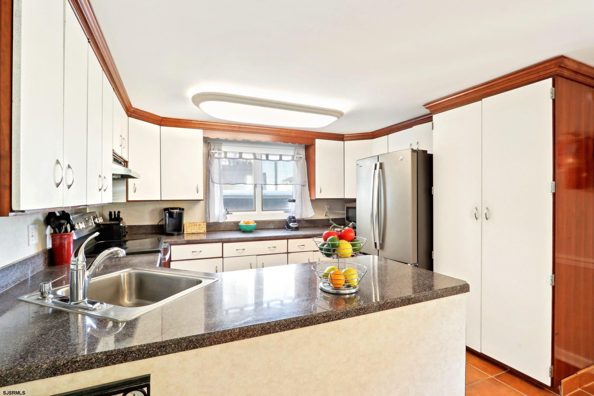 Wildwood, New Jersey 08260, United States, 4 Bedrooms Bedrooms, ,4 BathroomsBathrooms,Residential,Pending,117355