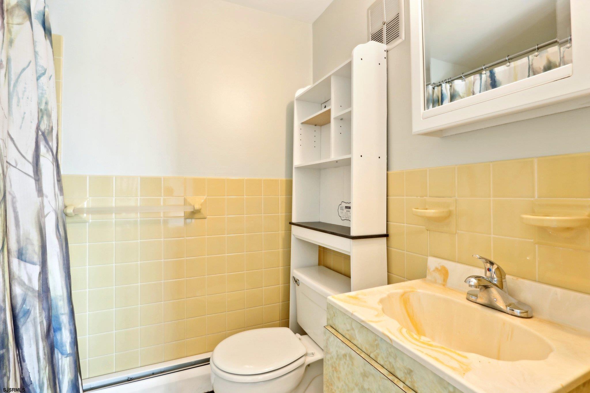 Wildwood, New Jersey 08260, United States, 4 Bedrooms Bedrooms, ,4 BathroomsBathrooms,Residential,Pending,117355