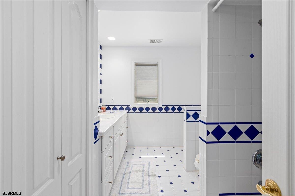 Longport, New Jersey 08403, United States, 3 Bedrooms Bedrooms, ,4 BathroomsBathrooms,Residential,Active,123201