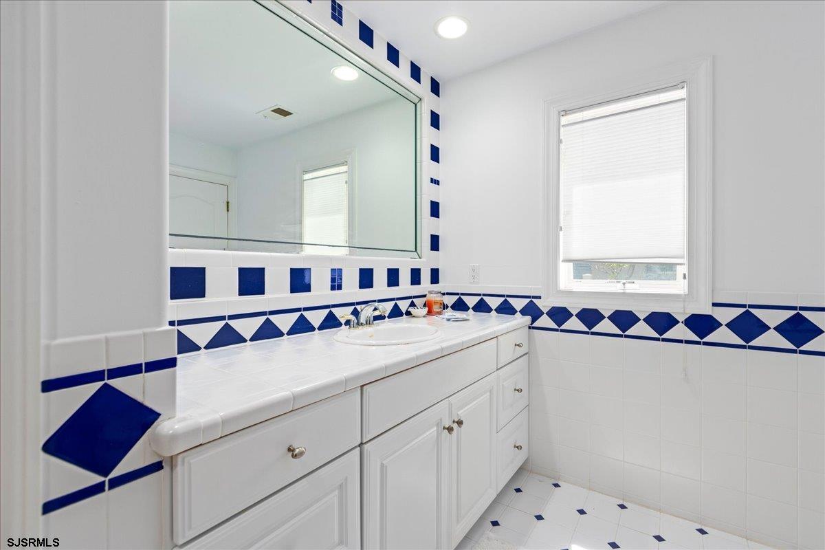 Longport, New Jersey 08403, United States, 3 Bedrooms Bedrooms, ,4 BathroomsBathrooms,Residential,Active,123201