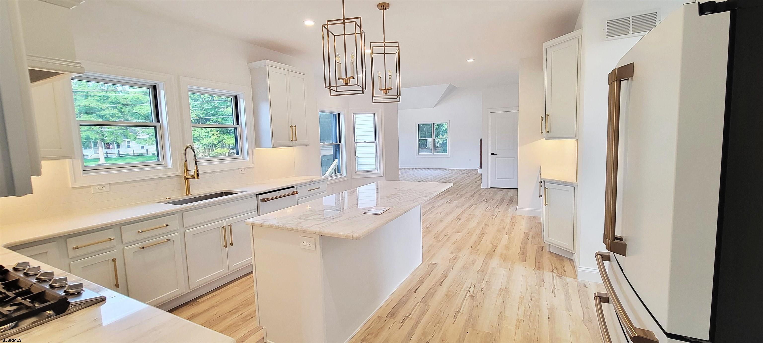 Egg Harbor Township, New Jersey 08234, United States, 4 Bedrooms Bedrooms, ,3 BathroomsBathrooms,Residential,Pending,41670