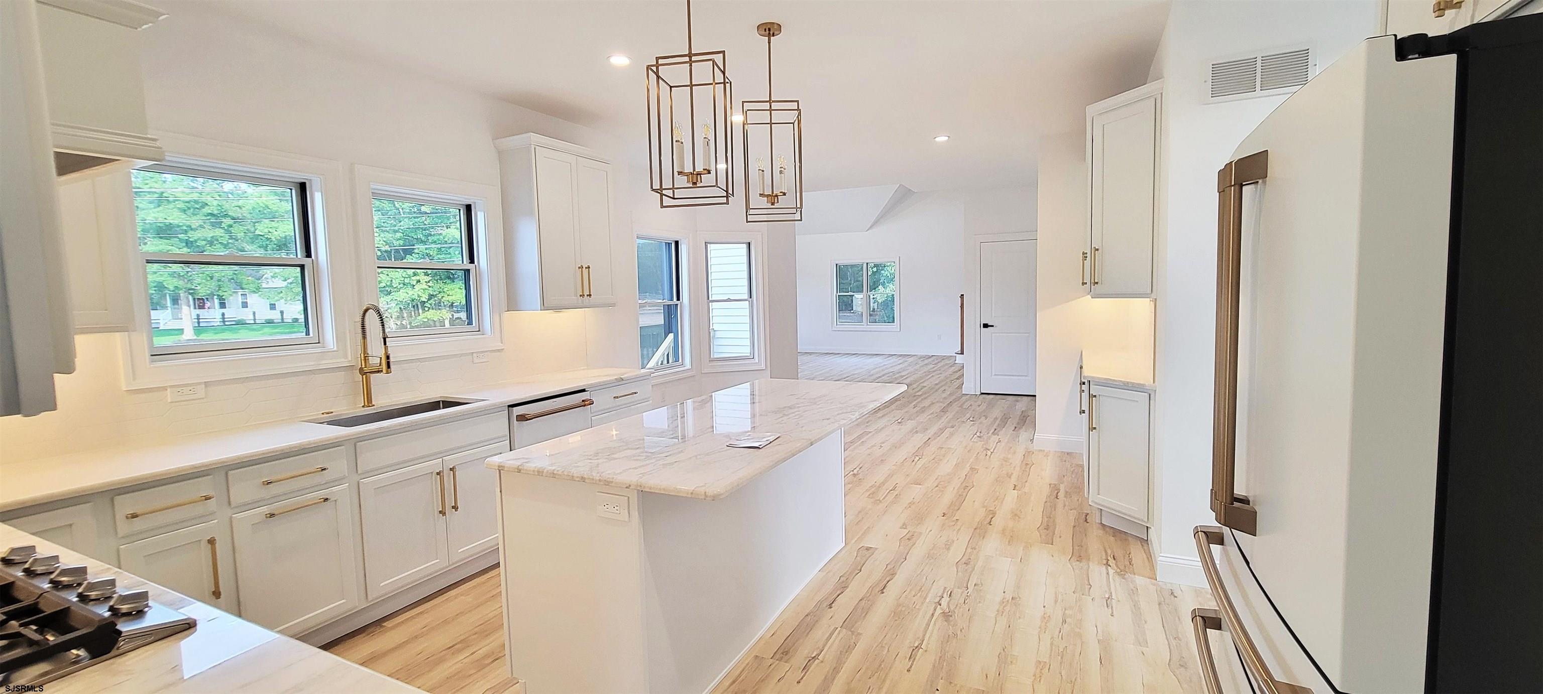 Egg Harbor Township, New Jersey 08234, United States, 4 Bedrooms Bedrooms, ,3 BathroomsBathrooms,Residential,Pending,41670
