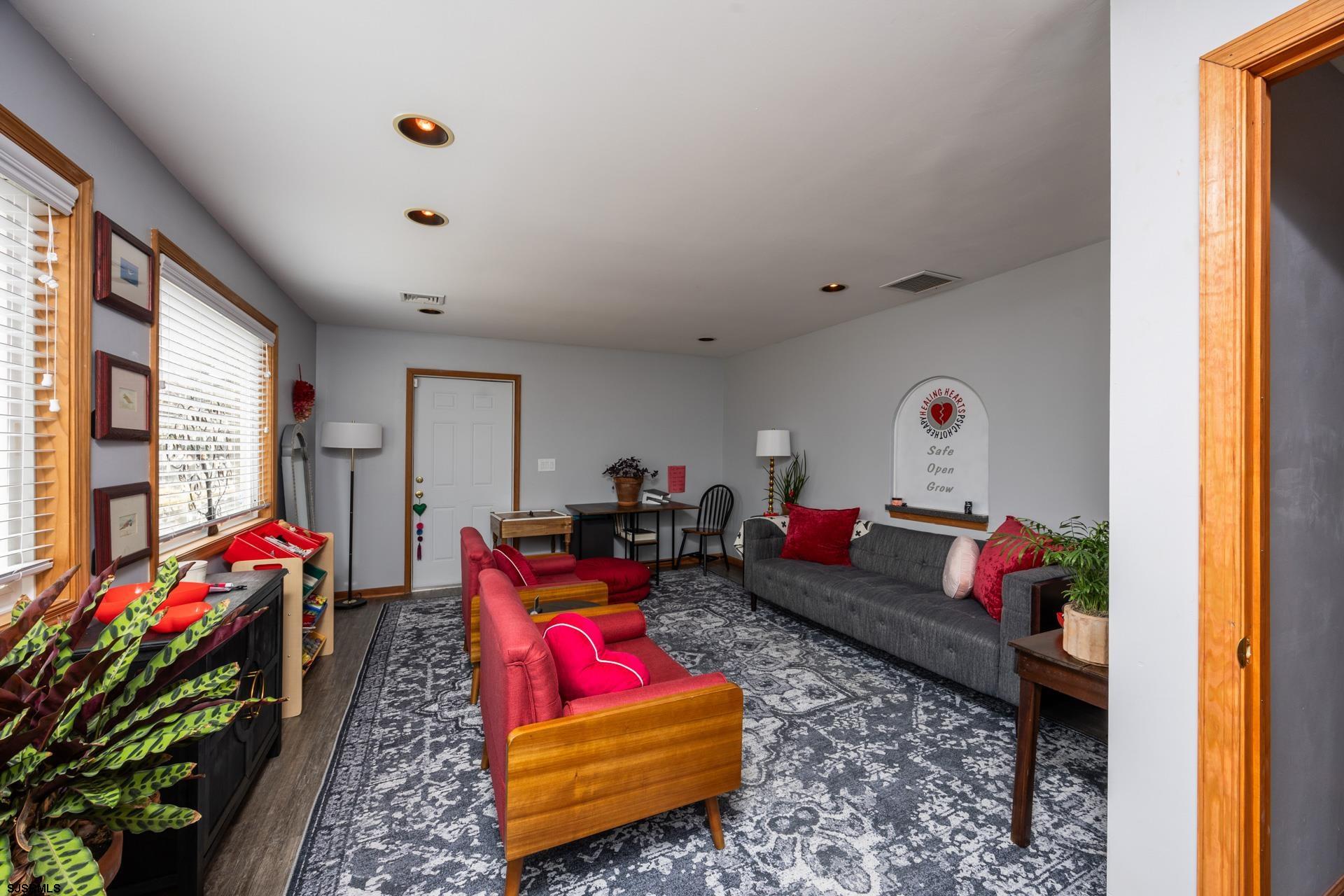 227 E Jimmie Leeds Road