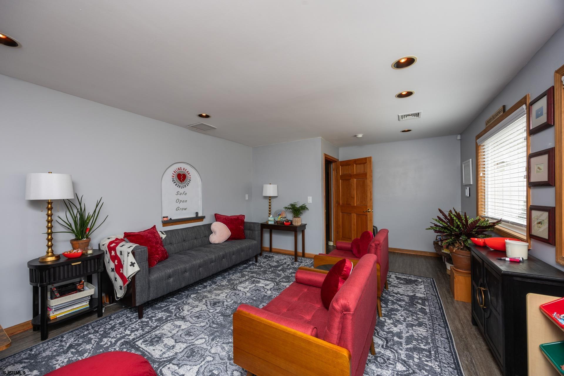 227 E Jimmie Leeds Road
