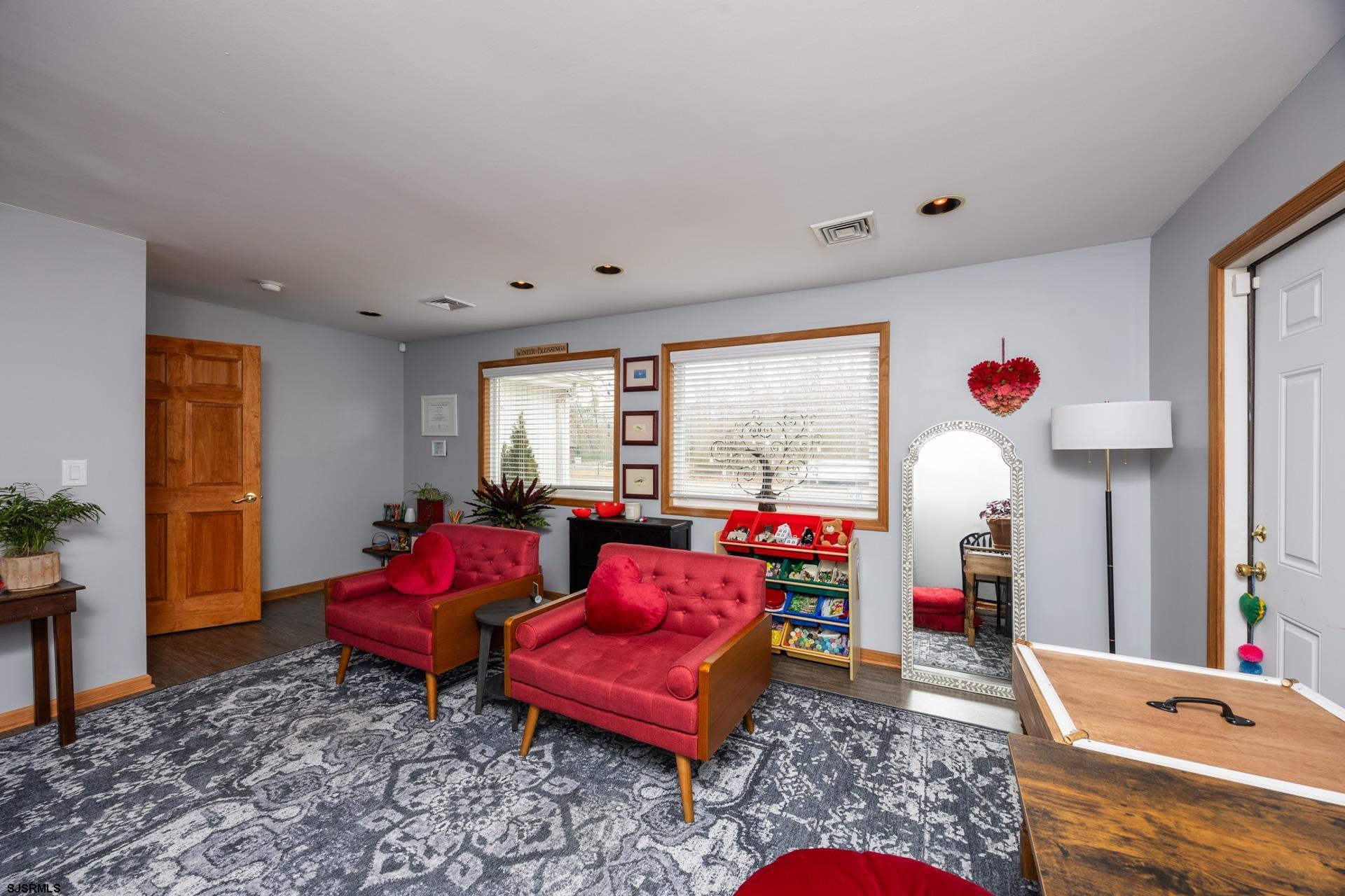 227 E Jimmie Leeds Road