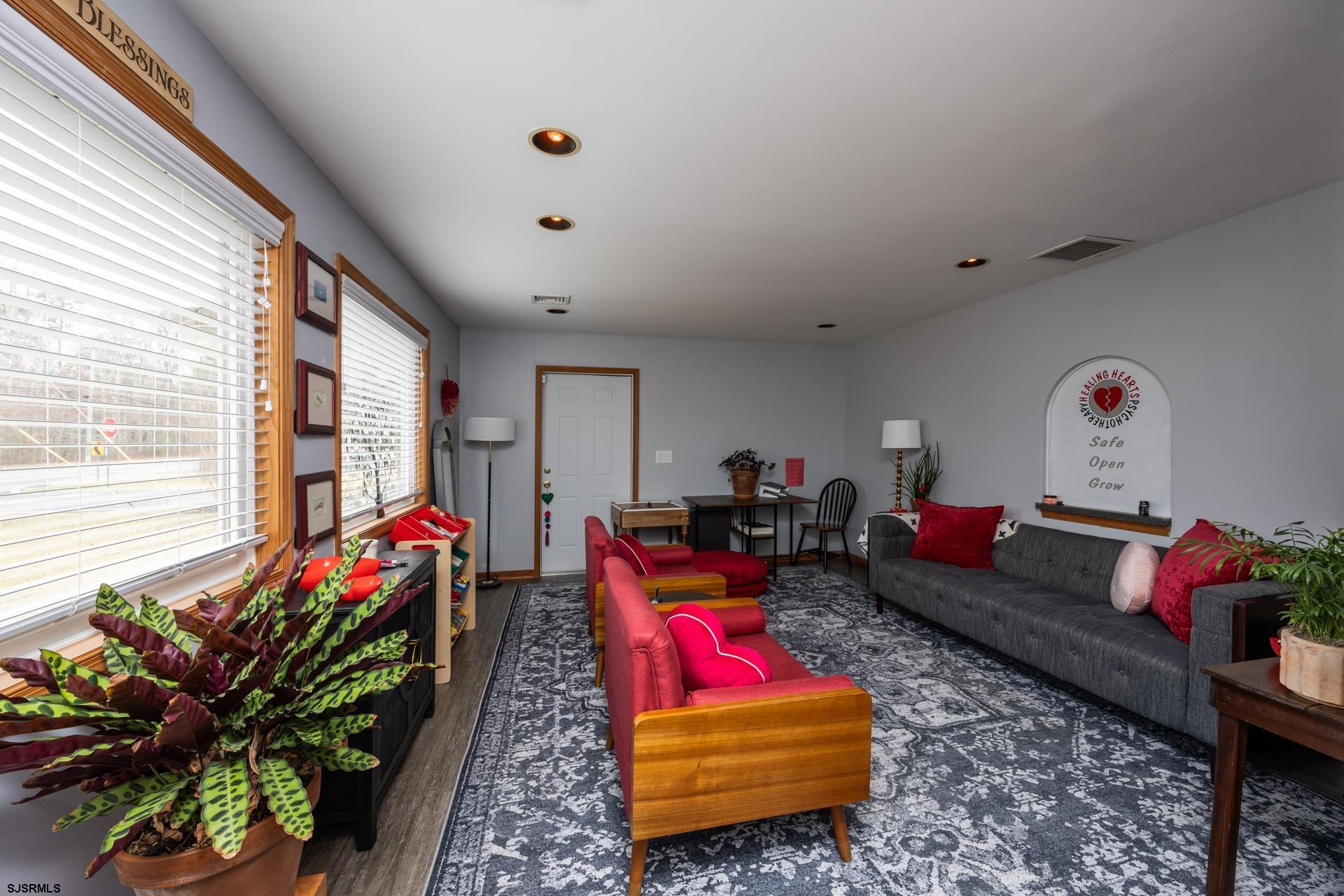 227 E Jimmie Leeds Road