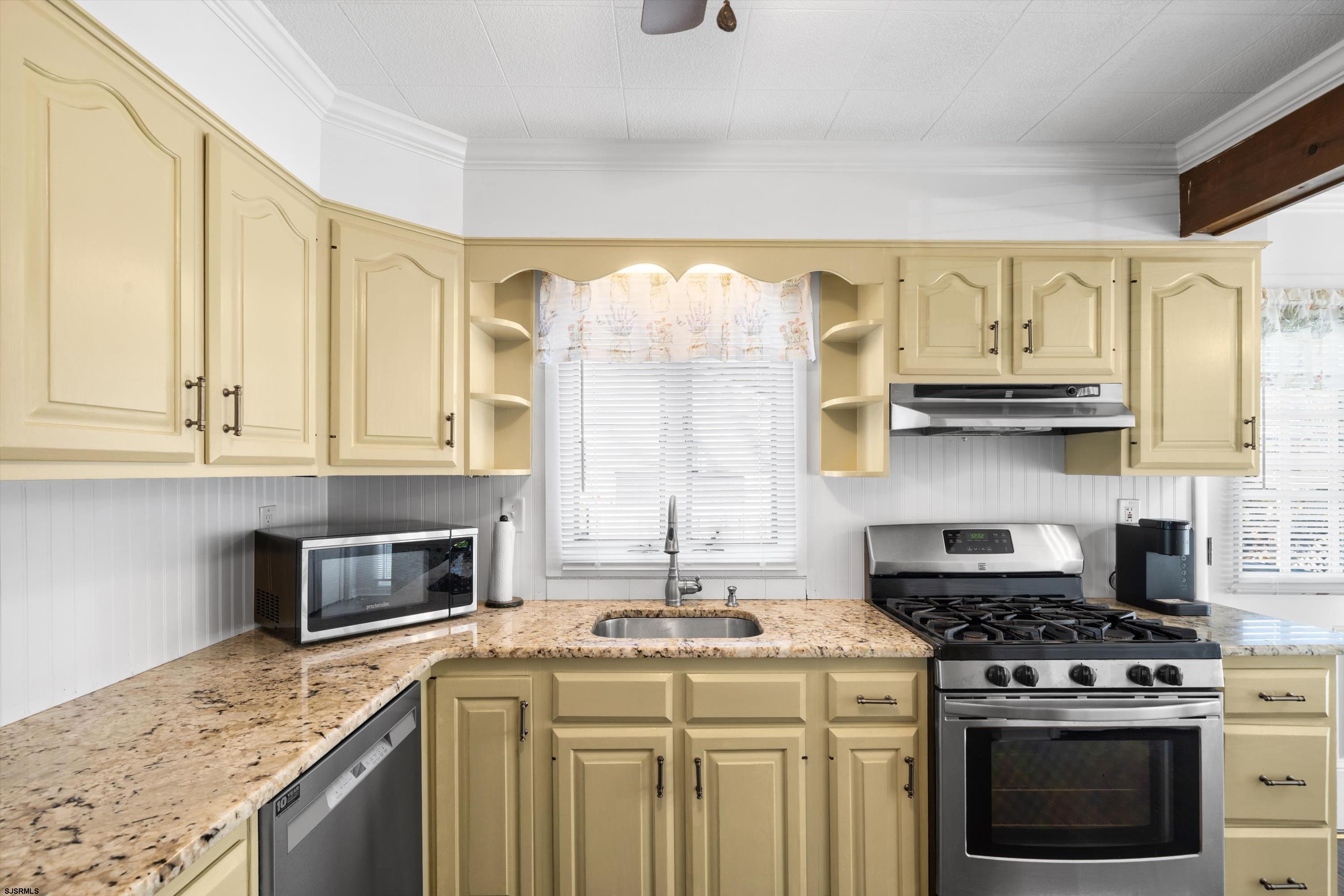 Somers Point, New Jersey 08244, United States, 3 Bedrooms Bedrooms, ,2 BathroomsBathrooms,Residential,Active,241803