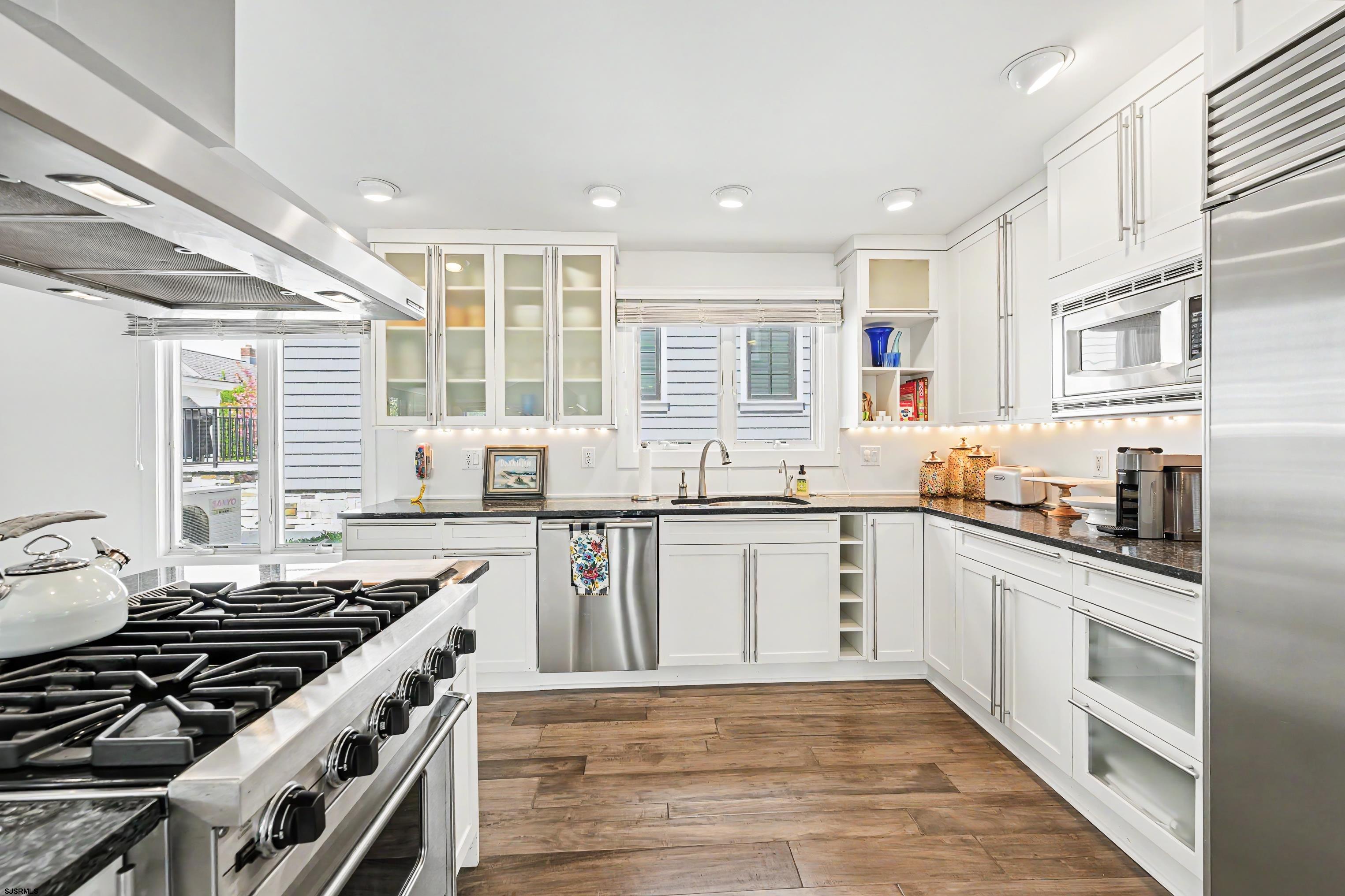 3405 Ventnor