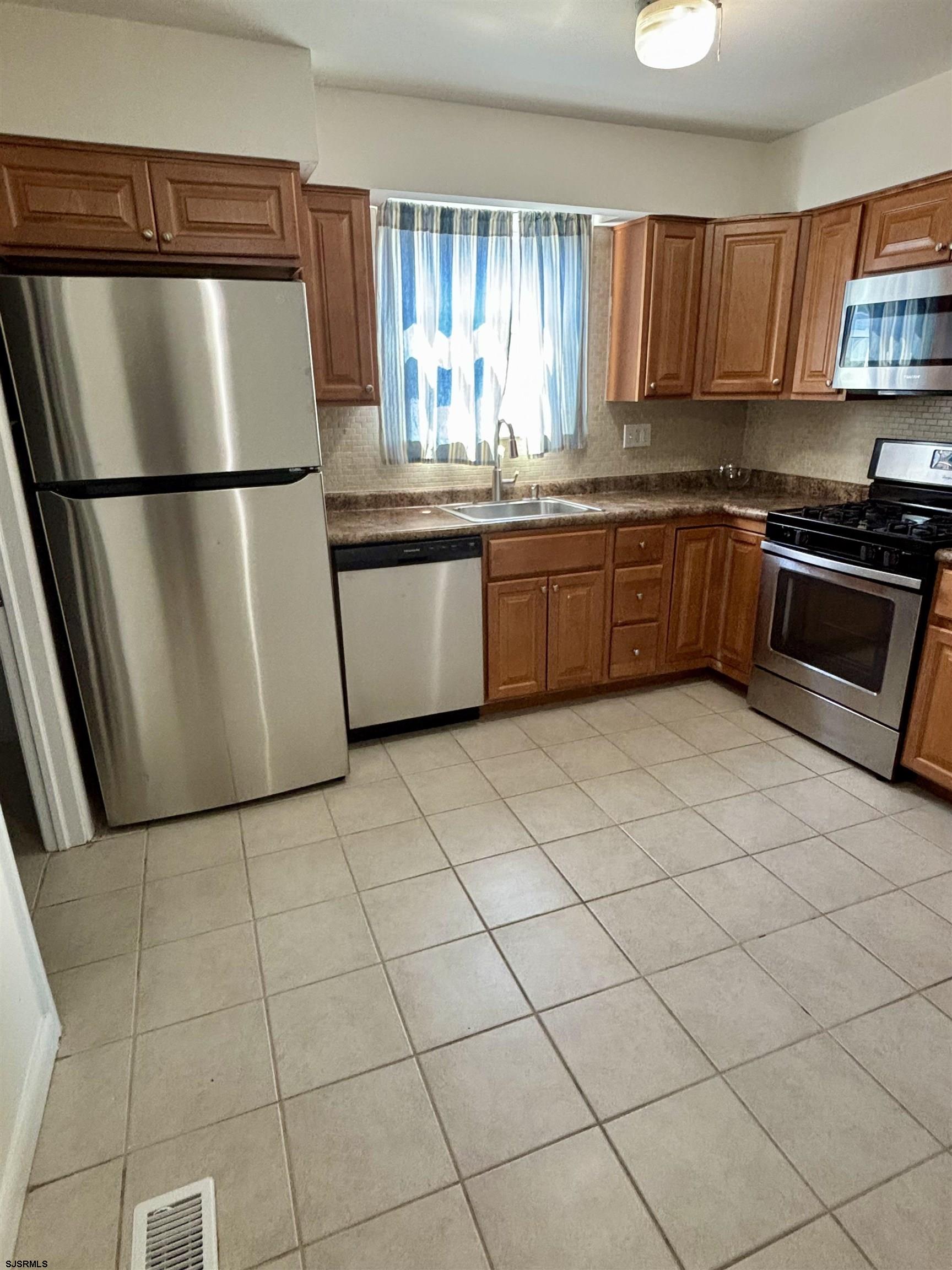 Ventnor, New Jersey 08406, United States, 3 Bedrooms Bedrooms, ,2 BathroomsBathrooms,Residential,Active,84305