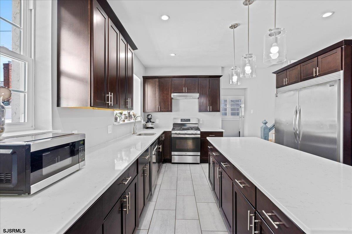 Ventnor, New Jersey 08406, United States, 7 Bedrooms Bedrooms, ,5 BathroomsBathrooms,Residential,Active,135602