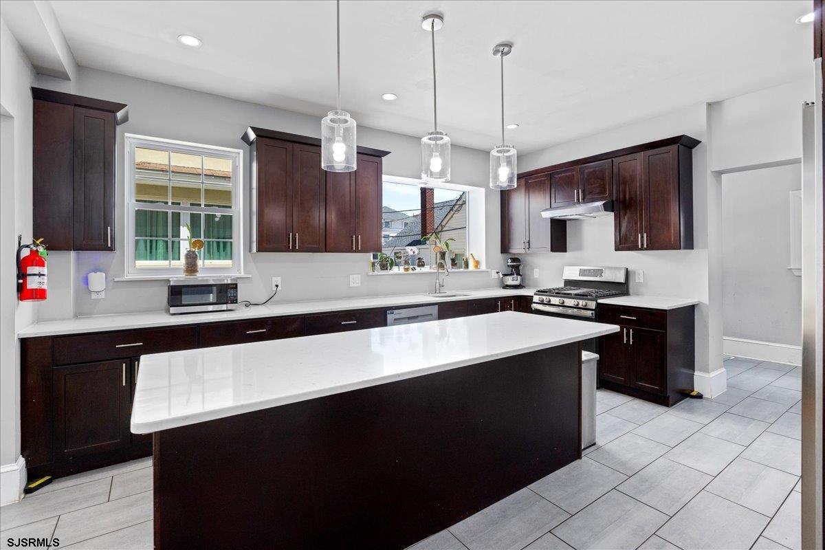 Ventnor, New Jersey 08406, United States, 7 Bedrooms Bedrooms, ,5 BathroomsBathrooms,Residential,Active,135602