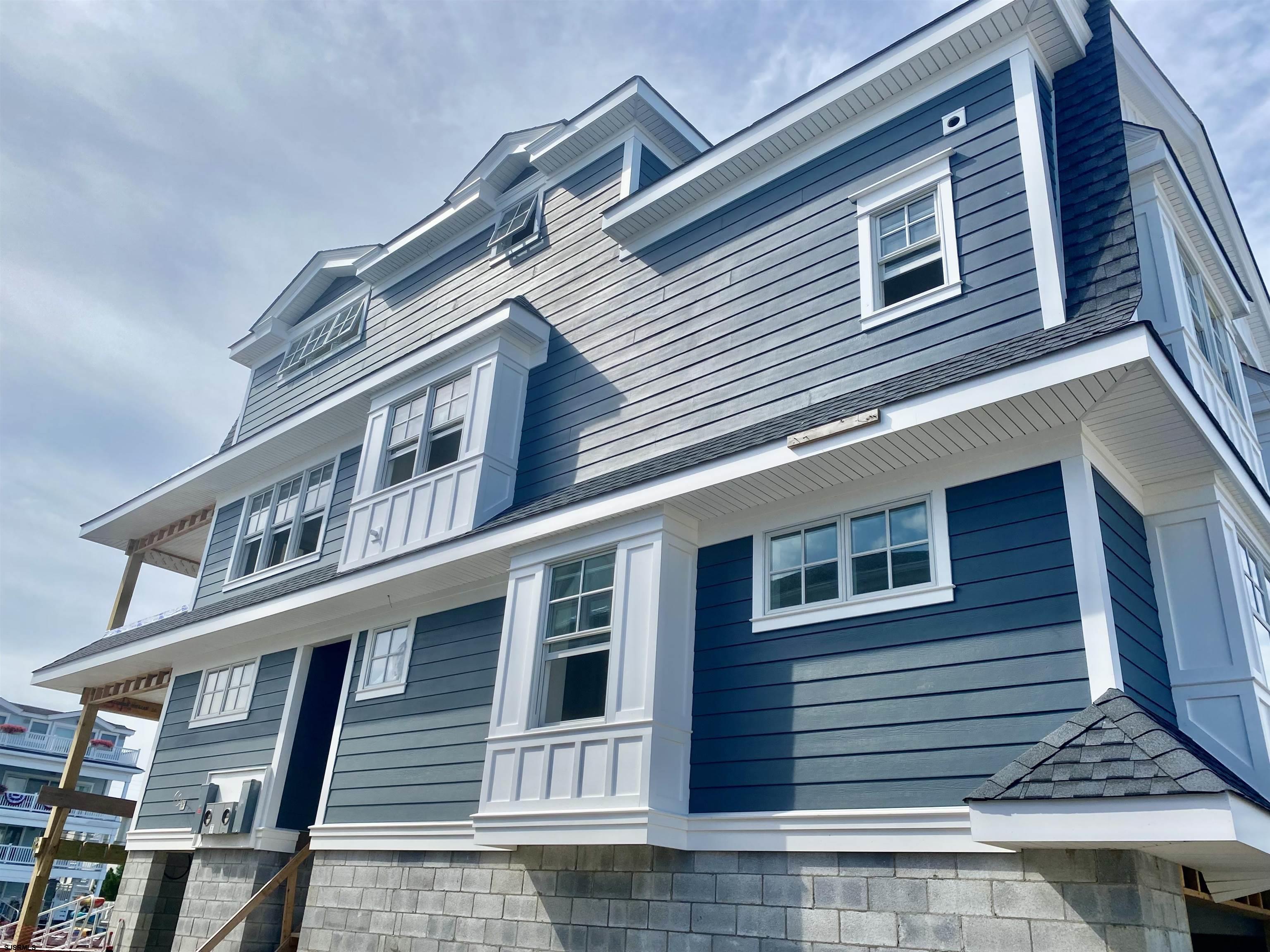 2425 Harbor Ave 2425