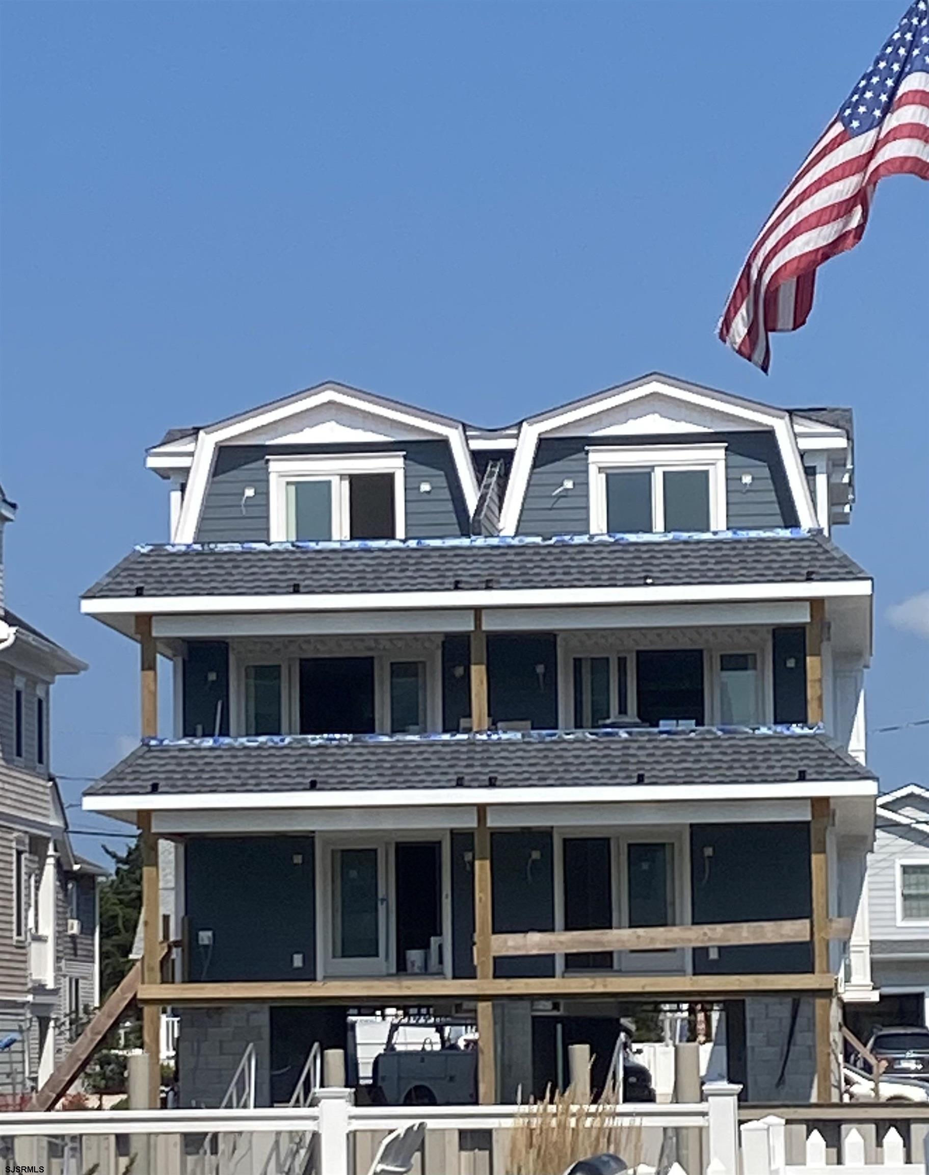 2425 Harbor Ave 2425