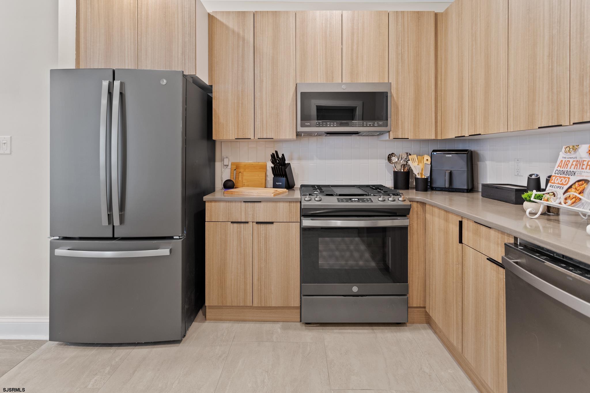 Atlantic City, New Jersey 08401, United States, 5 Bedrooms Bedrooms, ,3 BathroomsBathrooms,Residential,Active,158136