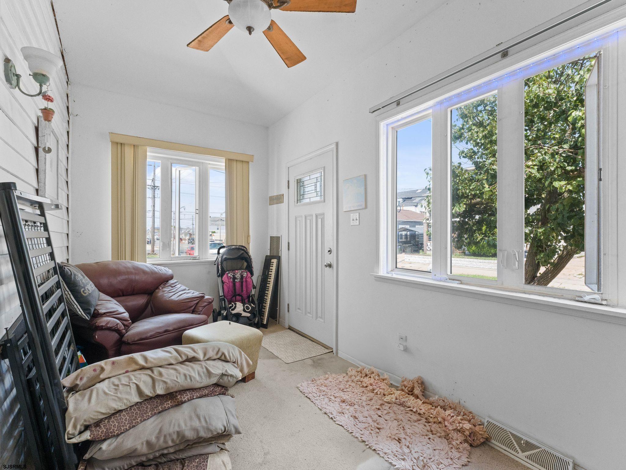 238-240 W Wildwood