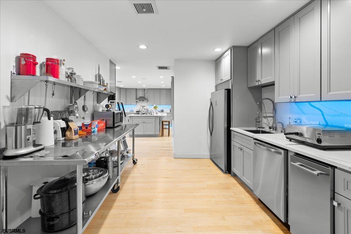 Ventnor, New Jersey 08406, United States, 6 Bedrooms Bedrooms, ,5 BathroomsBathrooms,Residential,Active,41465