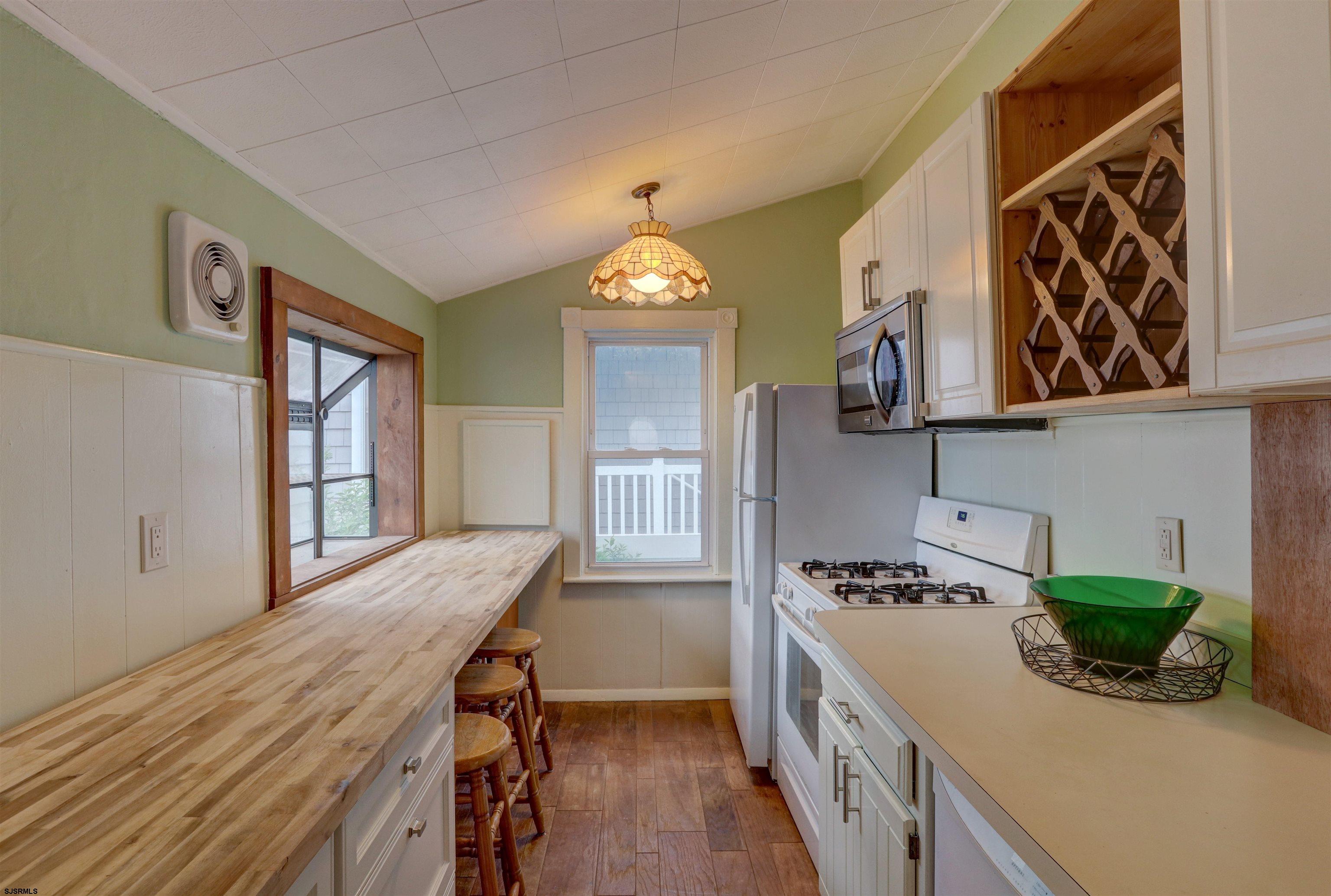 Margate, New Jersey 08402, United States, 2 Bedrooms Bedrooms, ,2 BathroomsBathrooms,Residential,Active,220617